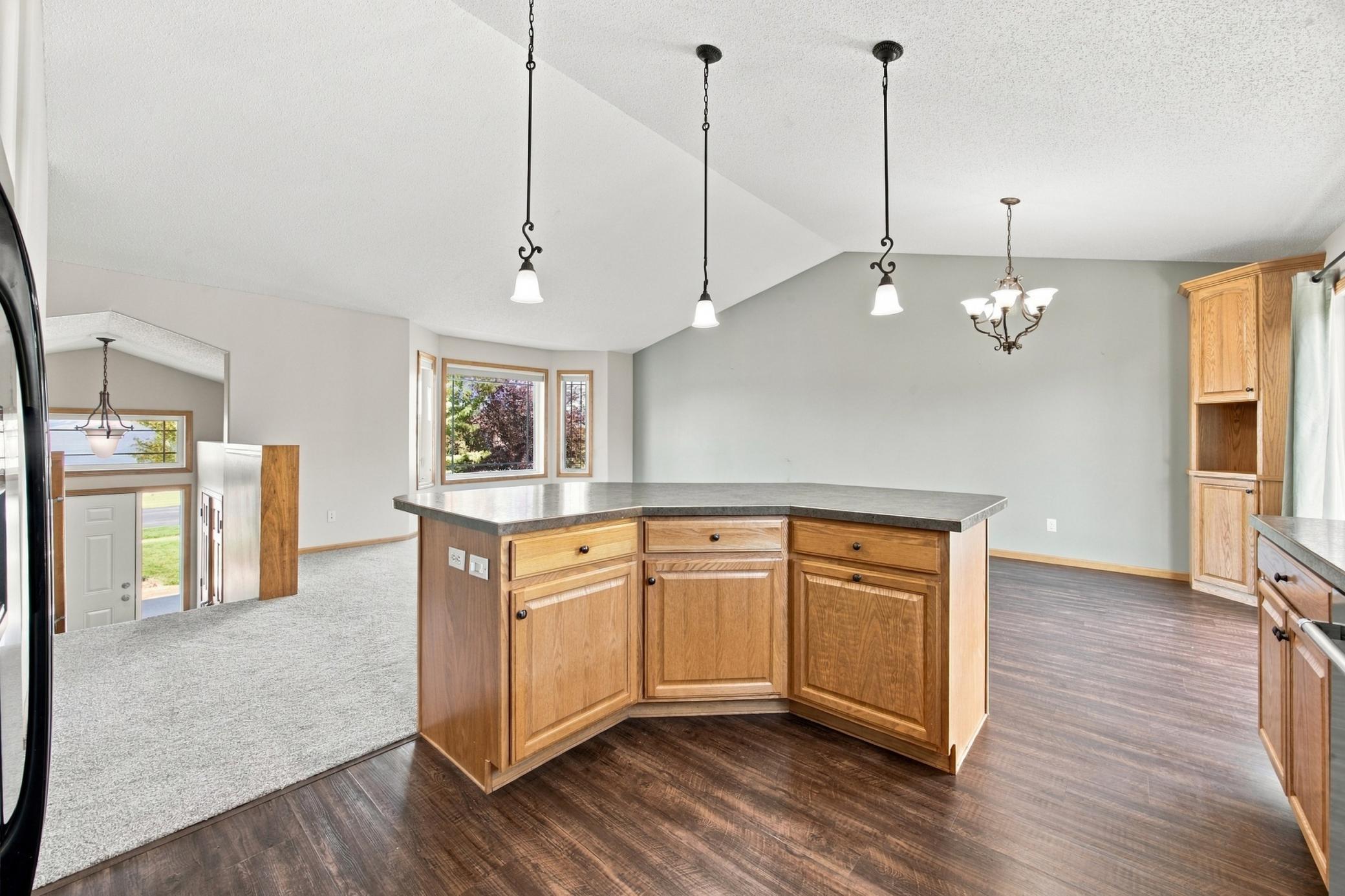 2006 single family home for sale at 4760 Arbor Court S in Fargo, ND — 4 bed, 3 bath (photo 10 of 54)