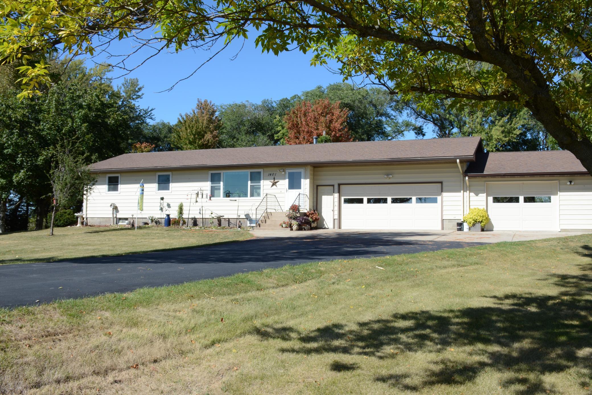 1972 single family home for sale at 1401 50th Avenue SE in Alexandria, MN — 3 bed, 2 bath