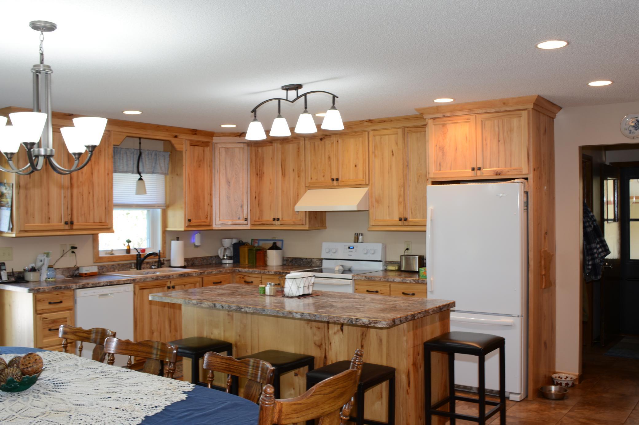 1972 single family home for sale at 1401 50th Avenue SE in Alexandria, MN — 3 bed, 2 bath (photo 4 of 22)