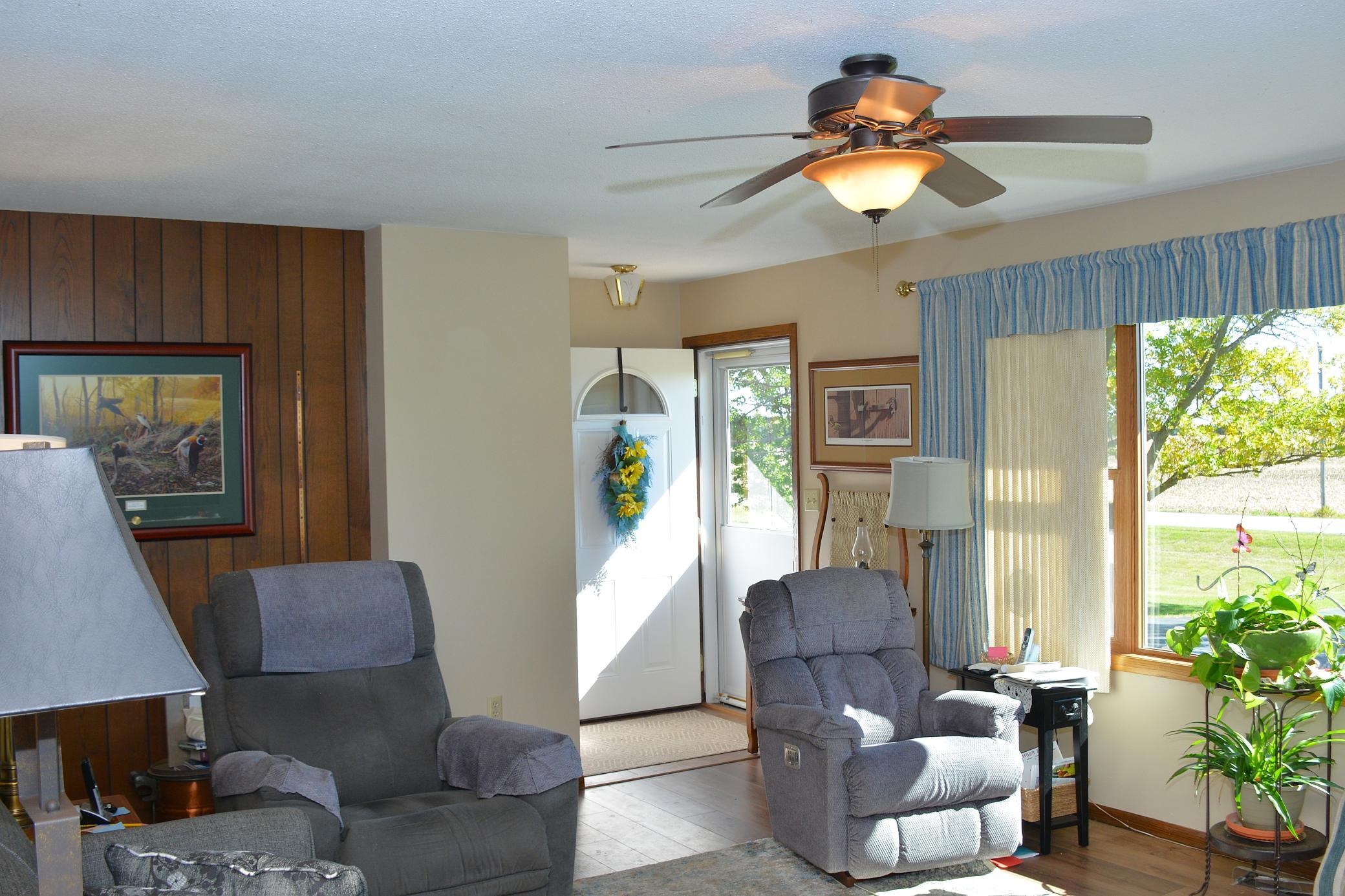 1972 single family home for sale at 1401 50th Avenue SE in Alexandria, MN — 3 bed, 2 bath (photo 6 of 22)