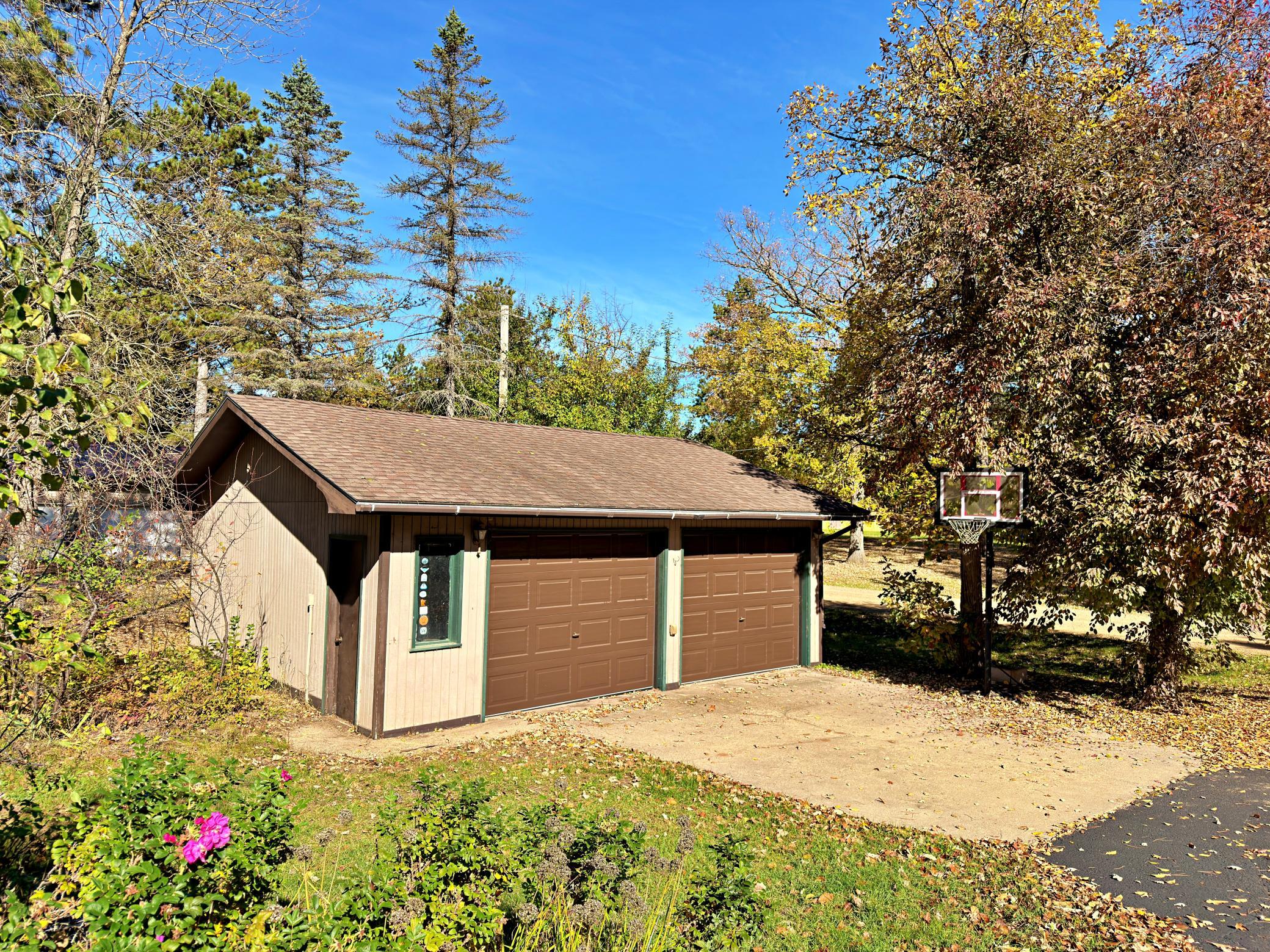 1980 single family home for sale at 19761 Ermine Trail in Park Rapids, MN — 4 bed, 2 bath (photo 4 of 43)