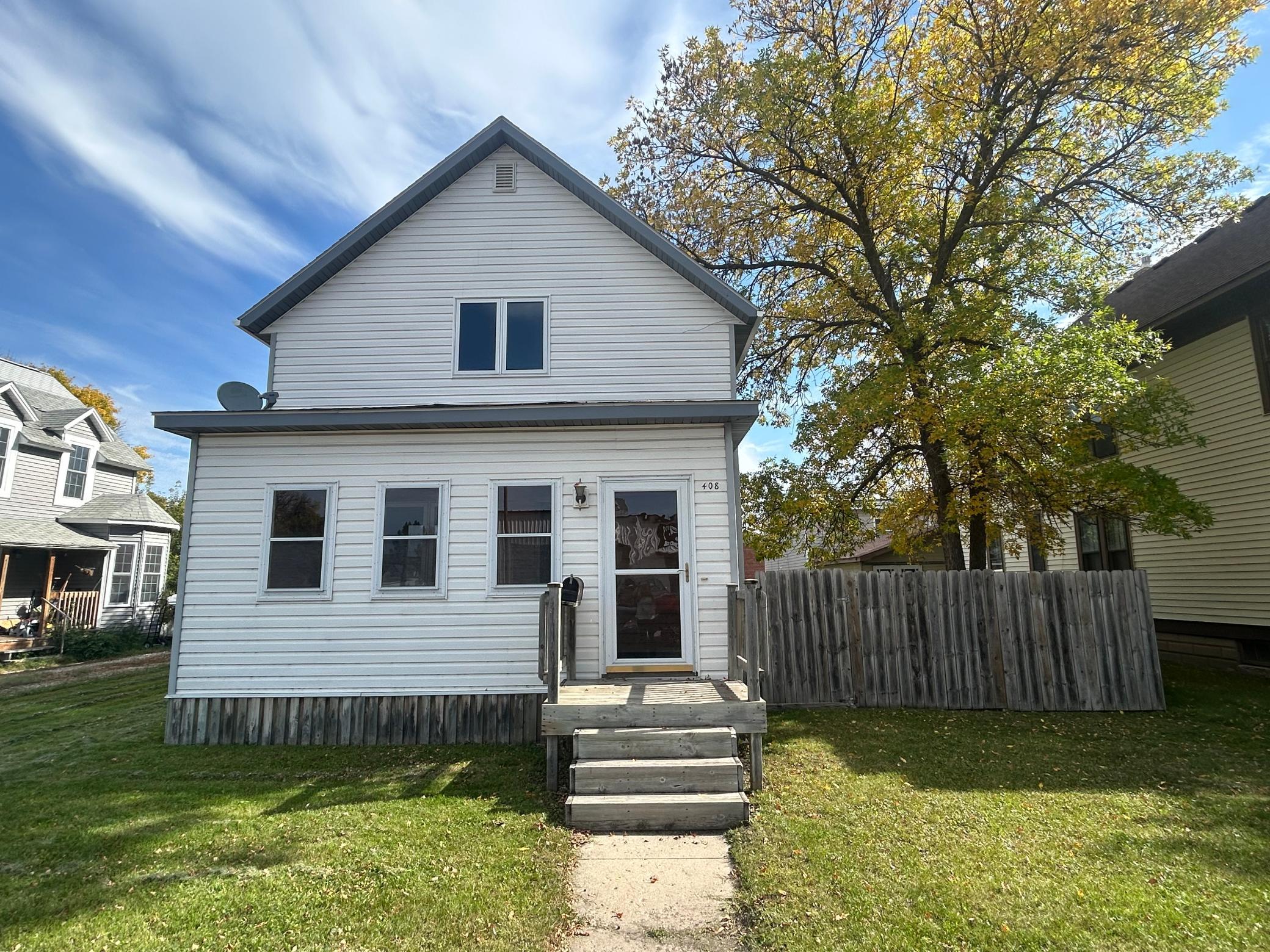 1900 single family home for sale at 408 Main Avenue N in Thief River Falls, MN — 2 bed, 2 bath (photo 3 of 51)