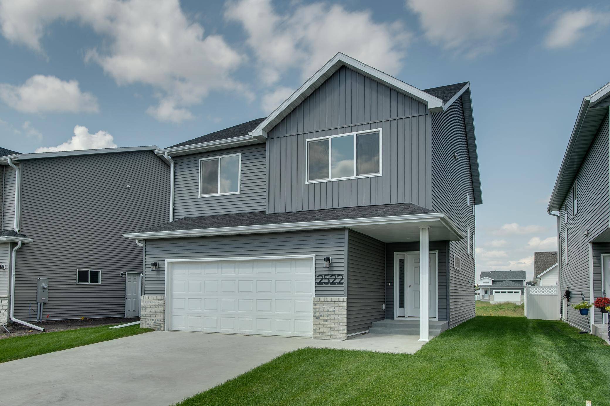 2025 single family home for sale at 2522 38th Avenue S in Moorhead, MN — 3 bed, 3 bath (photo 2 of 41)