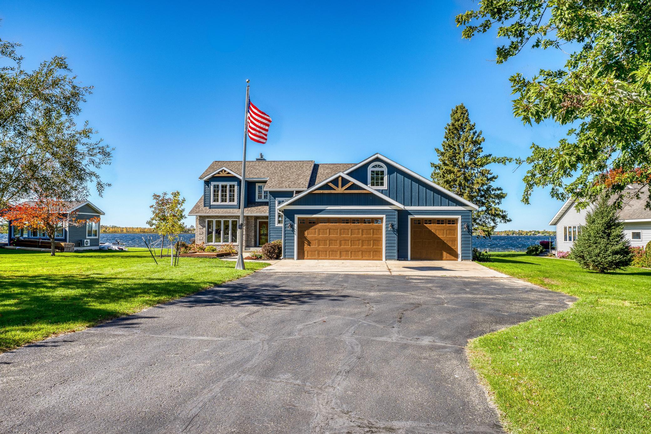 1993 single family home for sale at 307 Irving Beach Drive SW in Bemidji, MN — 3 bed, 3 bath