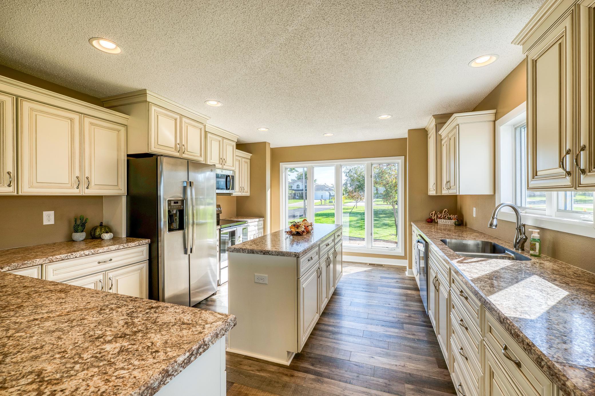 1993 single family home for sale at 307 Irving Beach Drive SW in Bemidji, MN — 3 bed, 3 bath (photo 11 of 52)