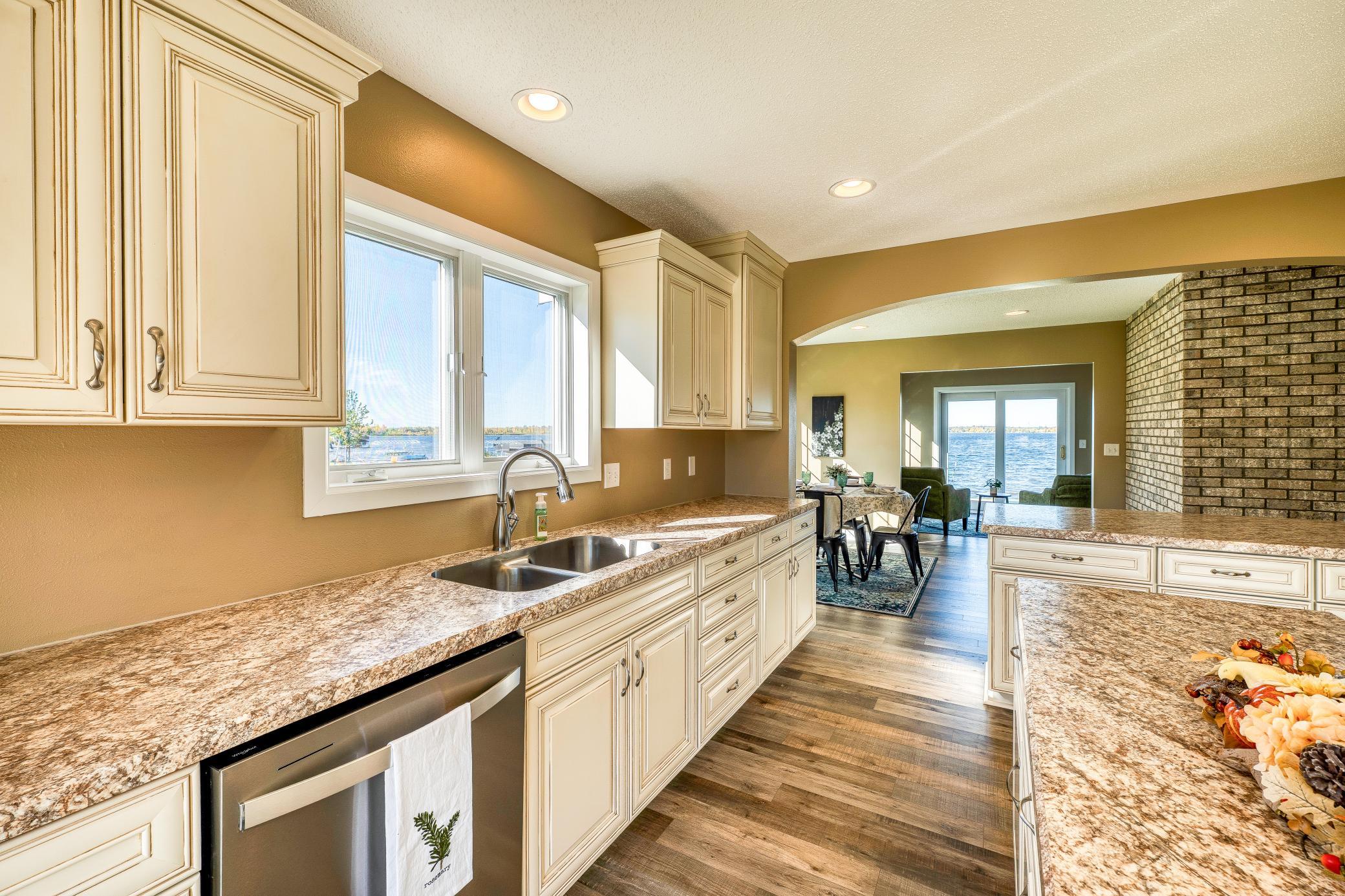 1993 single family home for sale at 307 Irving Beach Drive SW in Bemidji, MN — 3 bed, 3 bath (photo 12 of 52)