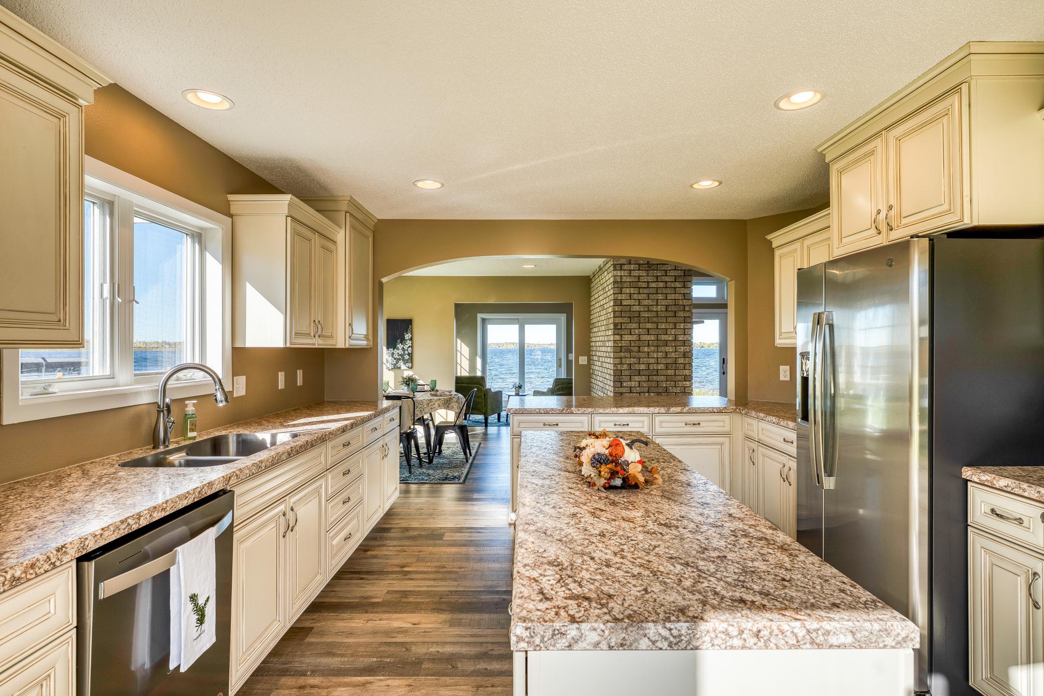 1993 single family home for sale at 307 Irving Beach Drive SW in Bemidji, MN — 3 bed, 3 bath (photo 14 of 52)