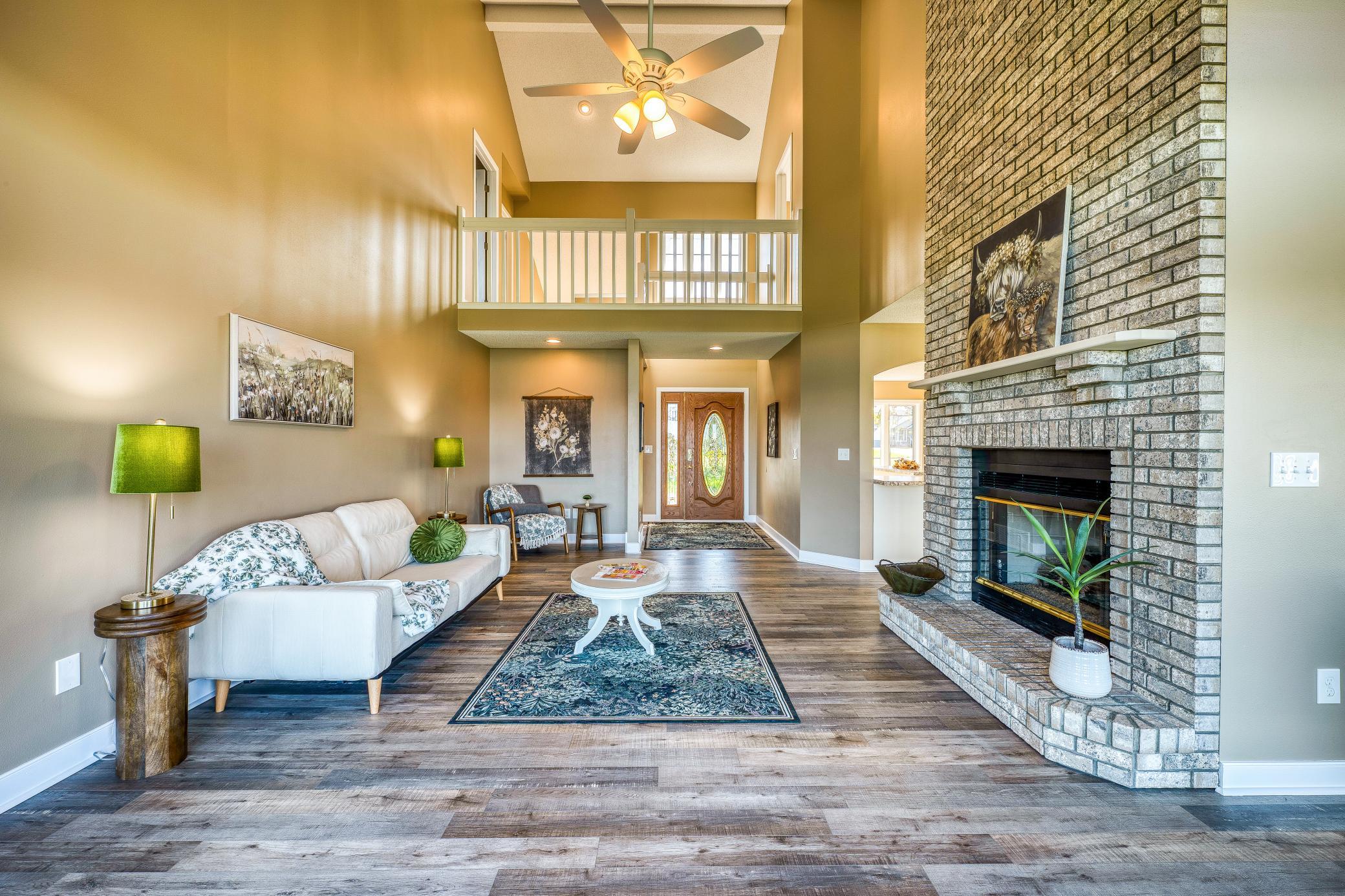 1993 single family home for sale at 307 Irving Beach Drive SW in Bemidji, MN — 3 bed, 3 bath (photo 3 of 52)