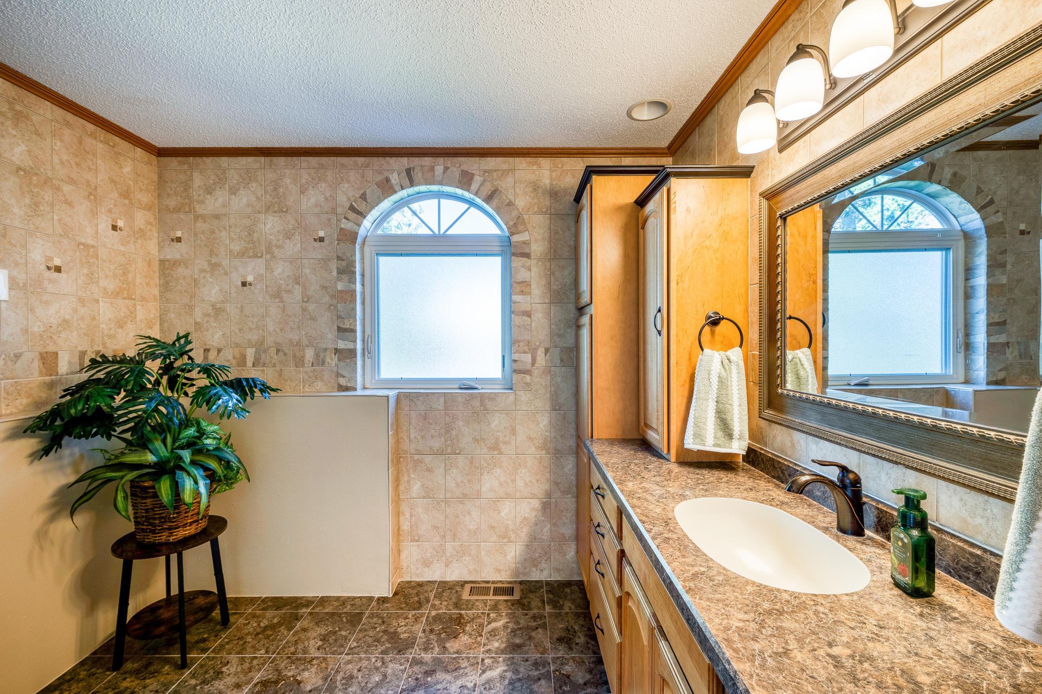 1993 single family home for sale at 307 Irving Beach Drive SW in Bemidji, MN — 3 bed, 3 bath (photo 22 of 52)