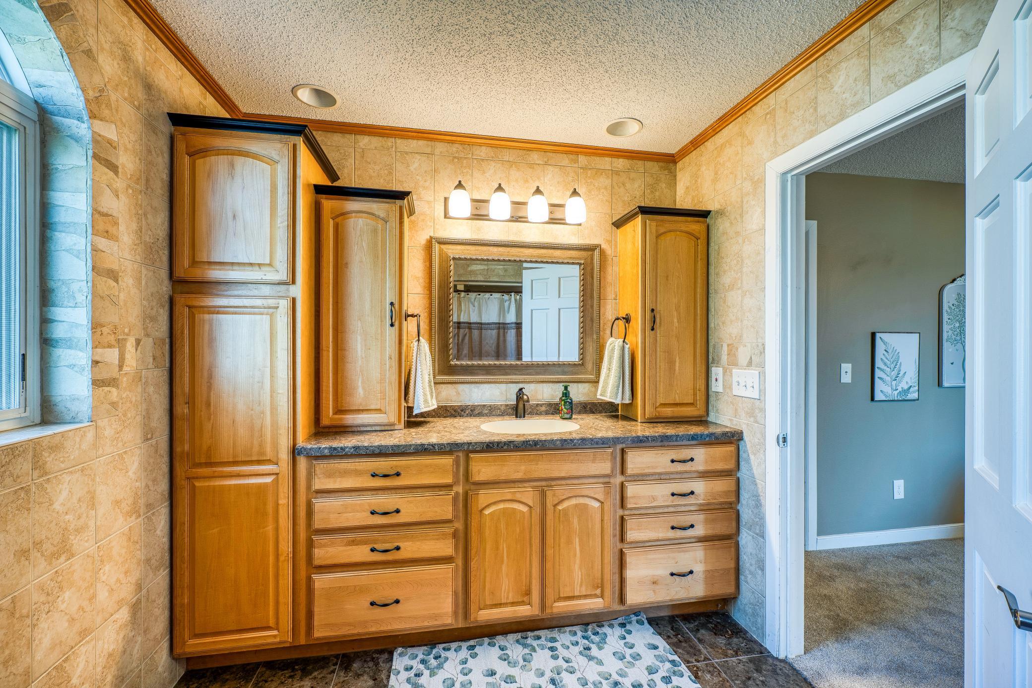 1993 single family home for sale at 307 Irving Beach Drive SW in Bemidji, MN — 3 bed, 3 bath (photo 23 of 52)