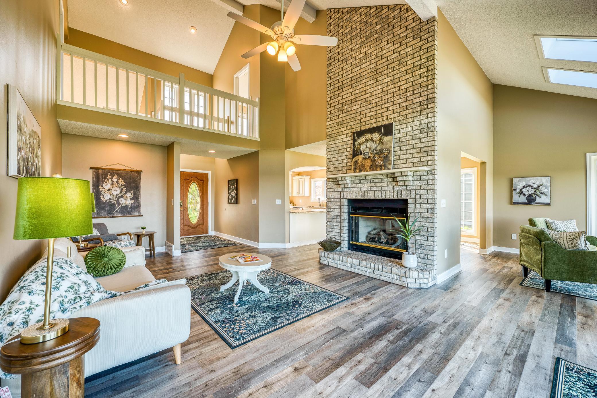 1993 single family home for sale at 307 Irving Beach Drive SW in Bemidji, MN — 3 bed, 3 bath (photo 4 of 52)