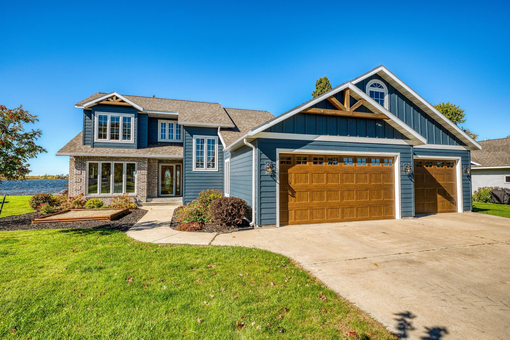 1993 single family home for sale at 307 Irving Beach Drive SW in Bemidji, MN — 3 bed, 3 bath (photo 32 of 52)
