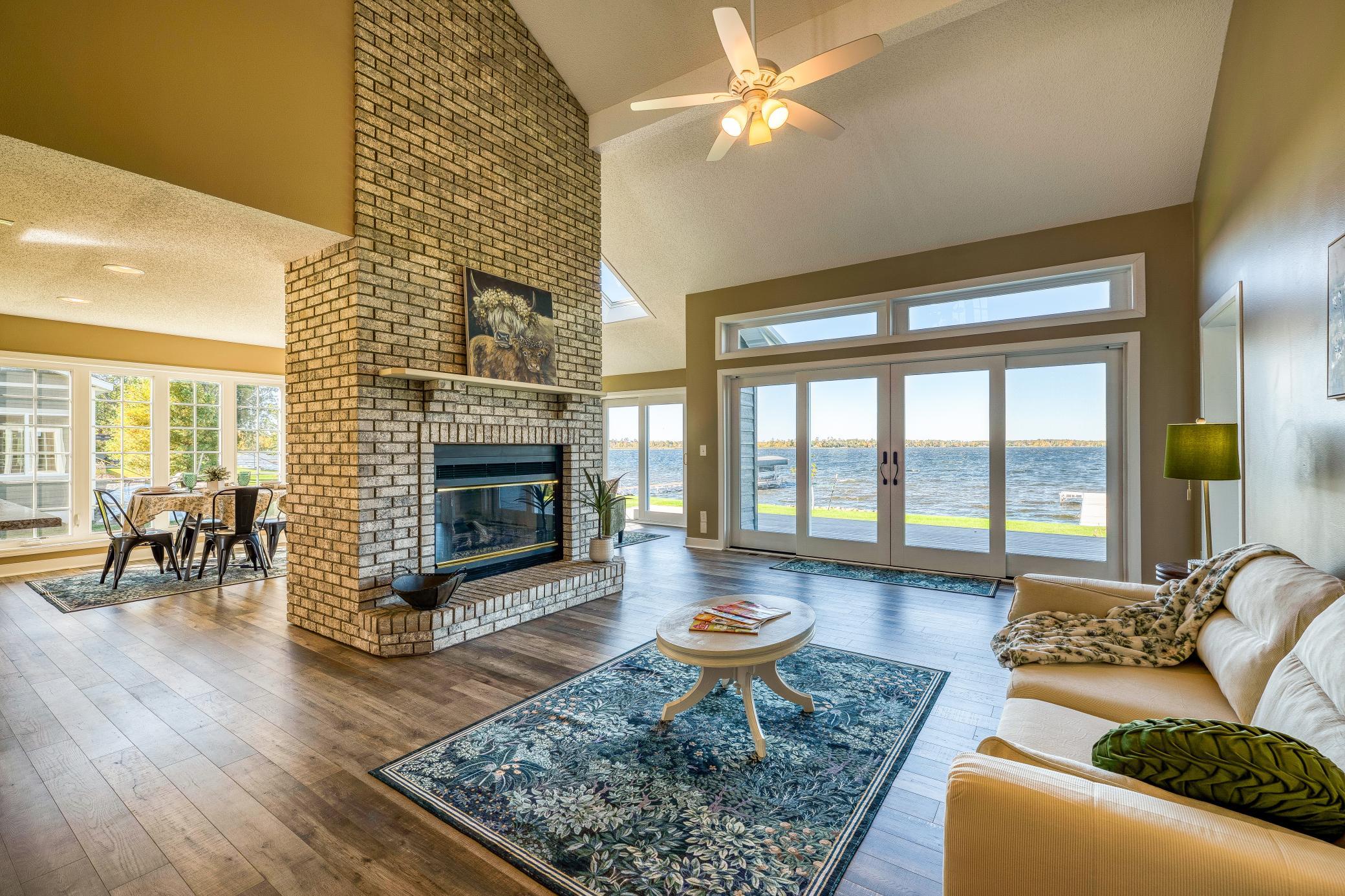 1993 single family home for sale at 307 Irving Beach Drive SW in Bemidji, MN — 3 bed, 3 bath (photo 7 of 52)