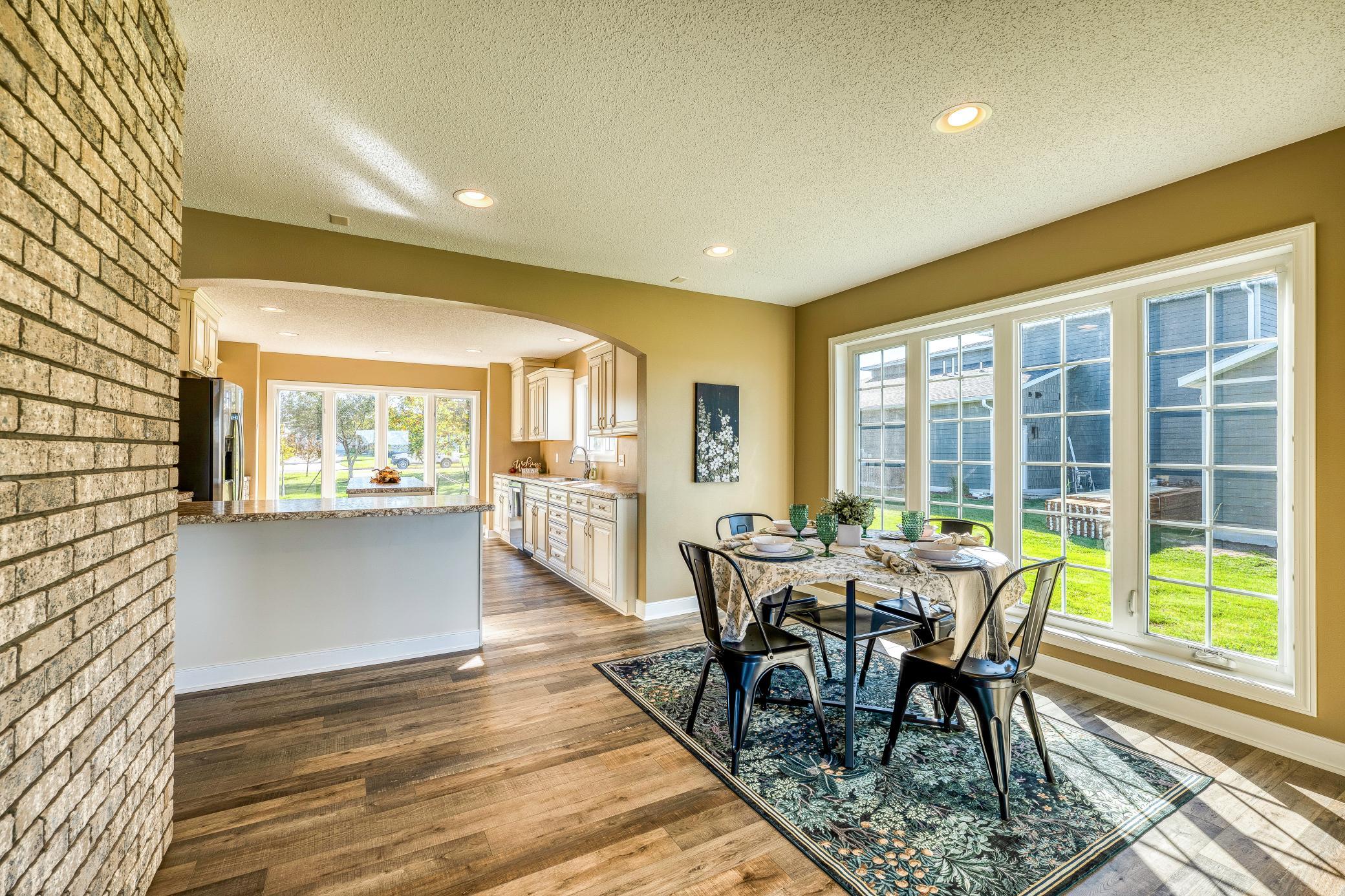 1993 single family home for sale at 307 Irving Beach Drive SW in Bemidji, MN — 3 bed, 3 bath (photo 8 of 52)