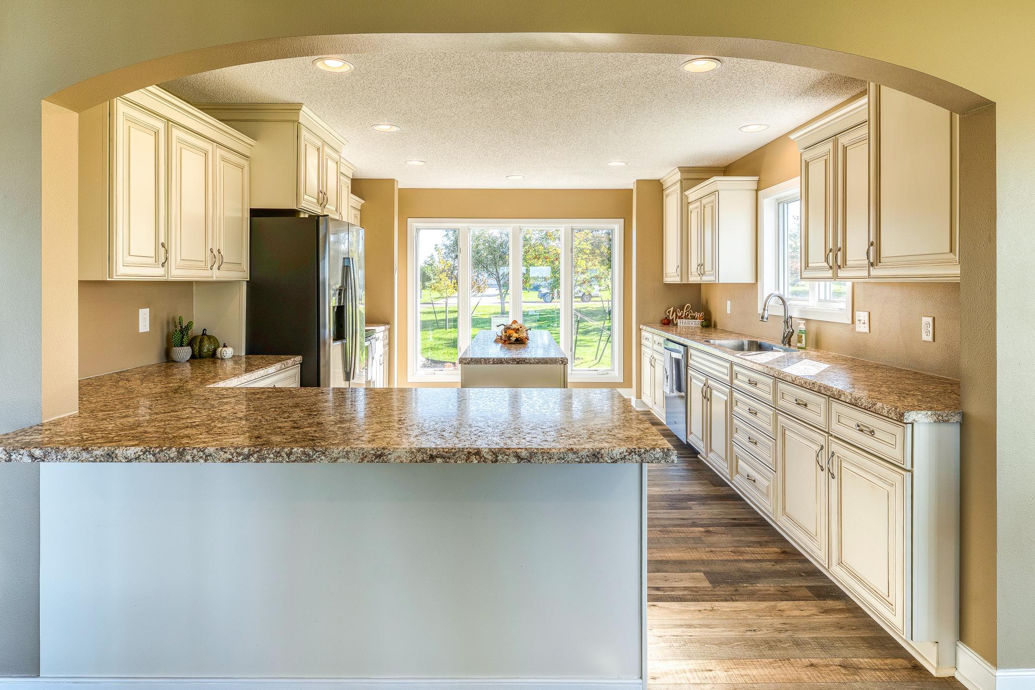 1993 single family home for sale at 307 Irving Beach Drive SW in Bemidji, MN — 3 bed, 3 bath (photo 10 of 52)