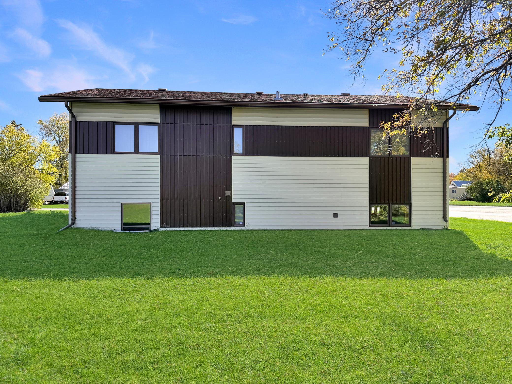 1990 duplex for sale at 227 1st Avenue SW in Clearbrook, MN — 4 bed, 2 bath (photo 5 of 16)