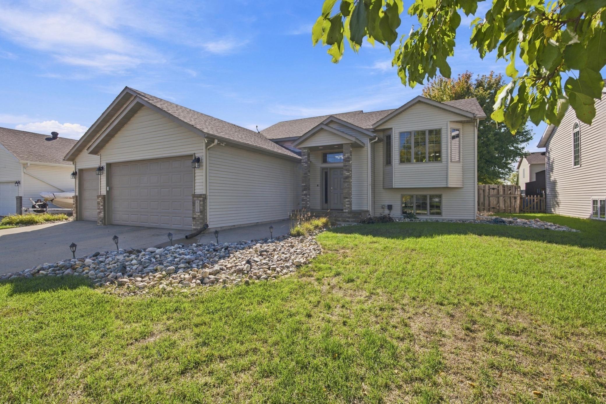 2002 single family home for sale at 675 Wyndemere Drive in West Fargo, ND — 4 bed, 3 bath