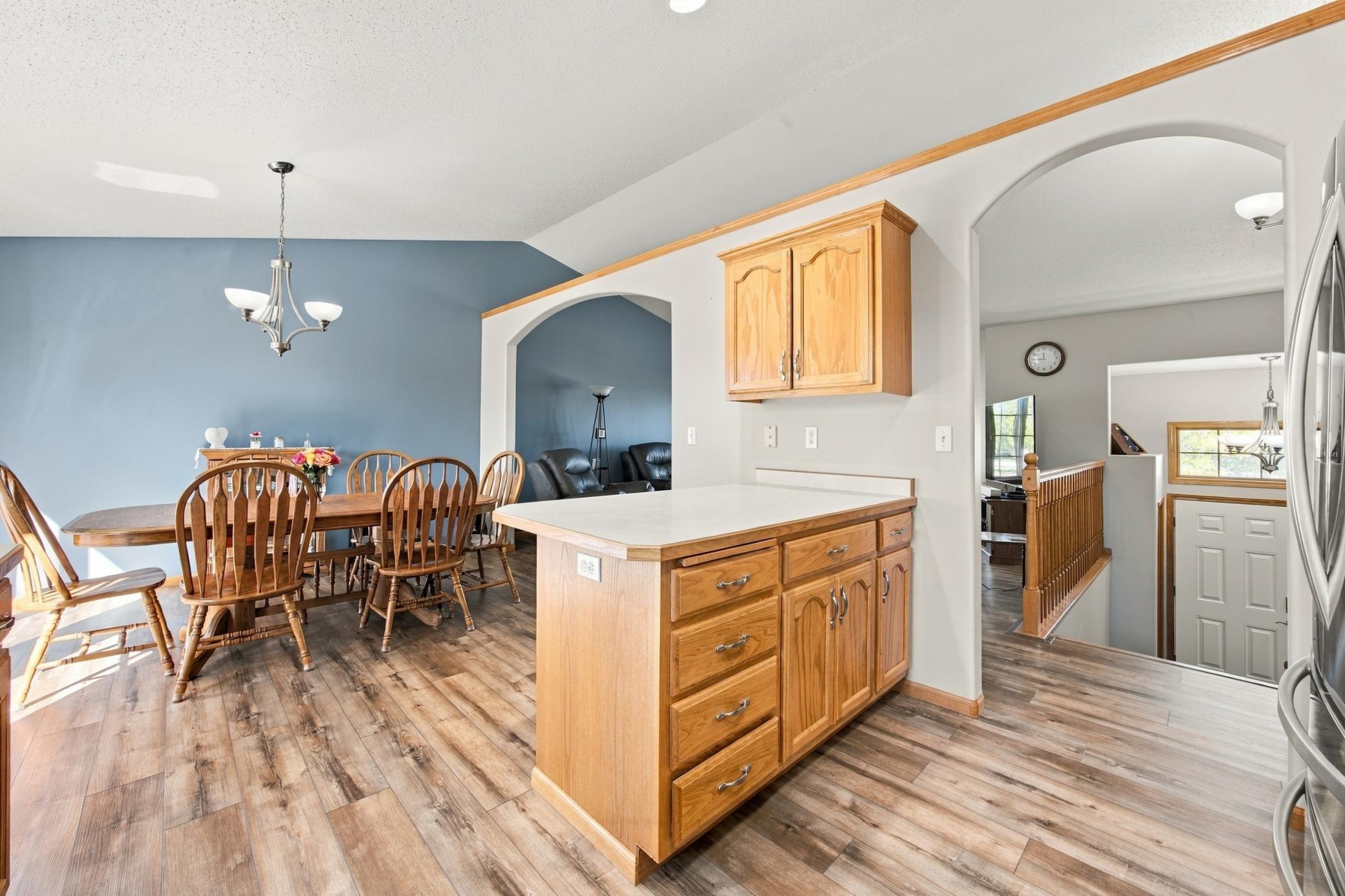 2002 single family home for sale at 675 Wyndemere Drive in West Fargo, ND — 4 bed, 3 bath (photo 12 of 47)