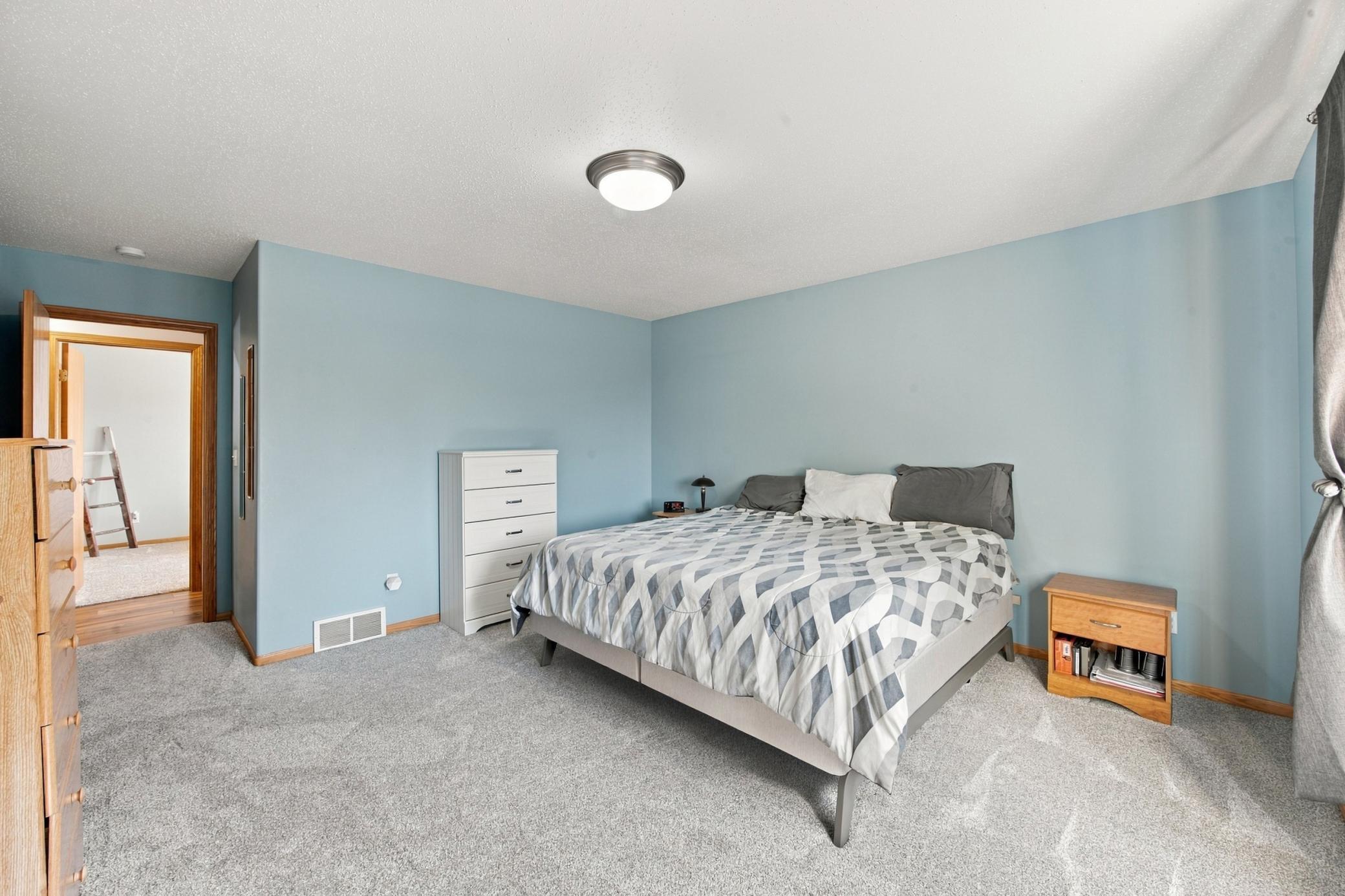 2002 single family home for sale at 675 Wyndemere Drive in West Fargo, ND — 4 bed, 3 bath (photo 16 of 47)