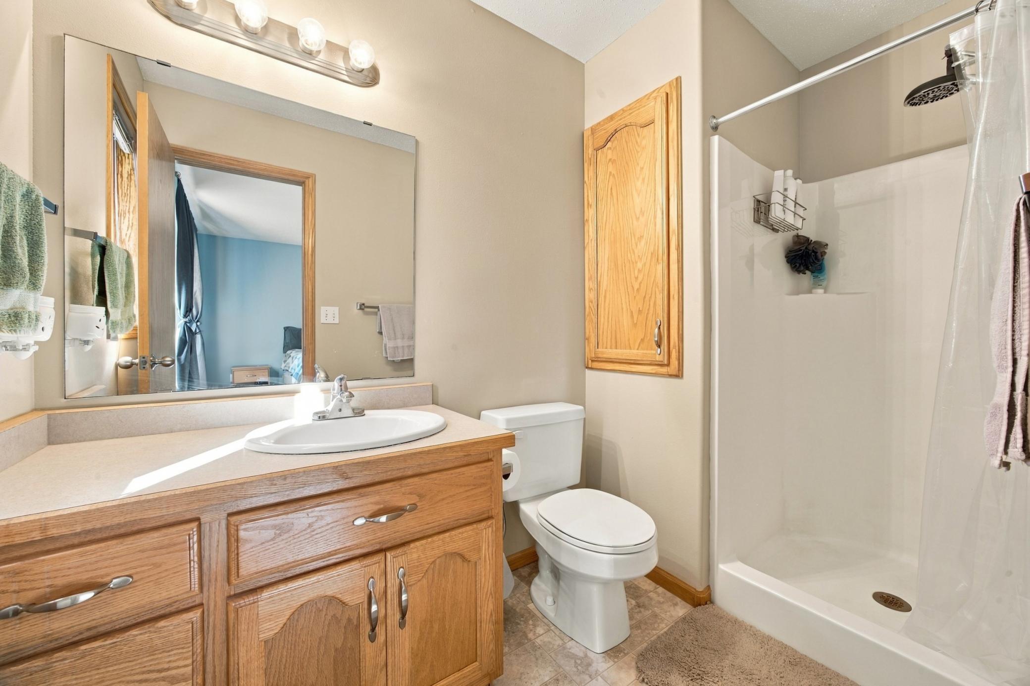 2002 single family home for sale at 675 Wyndemere Drive in West Fargo, ND — 4 bed, 3 bath (photo 18 of 47)