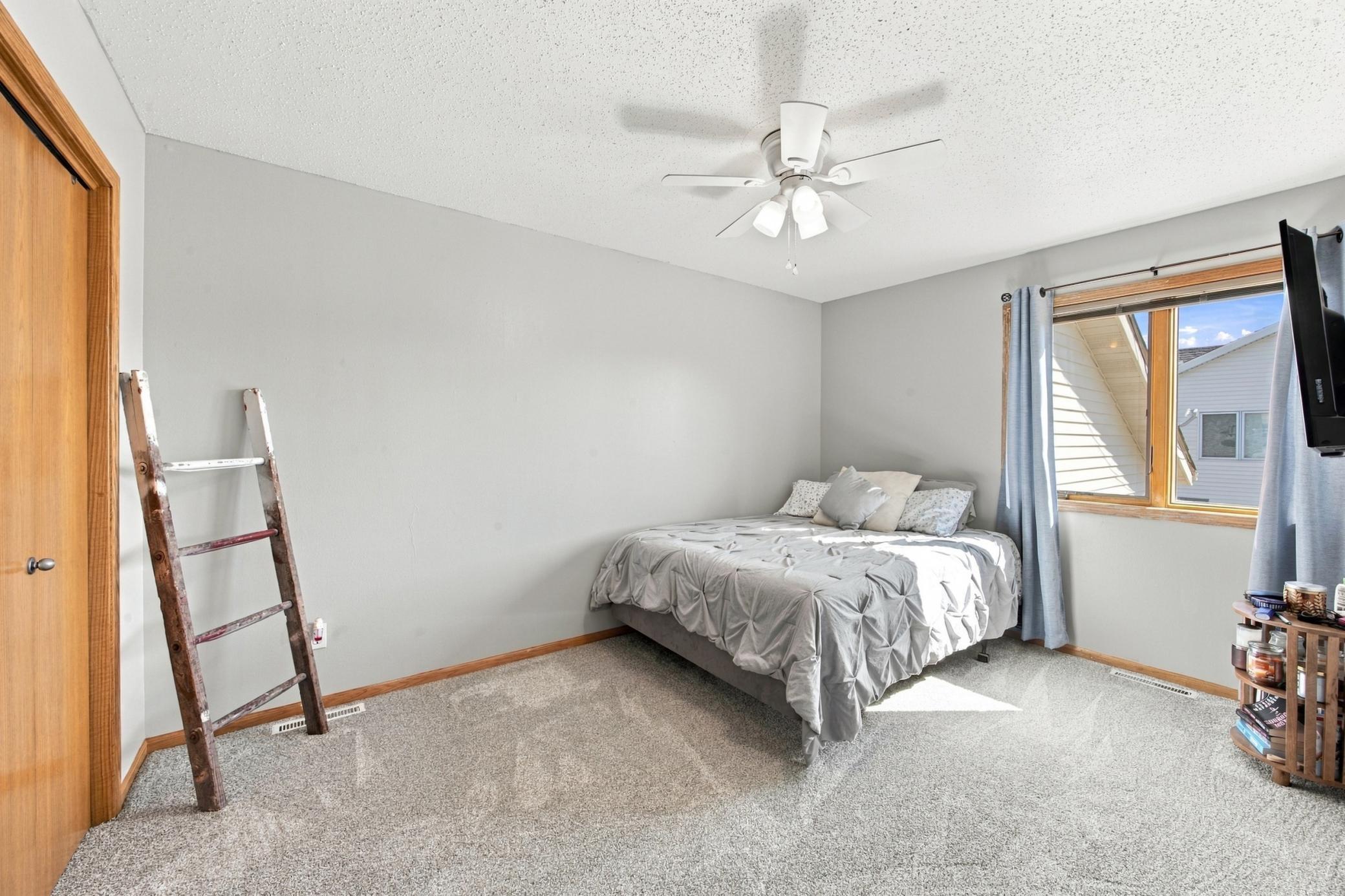 2002 single family home for sale at 675 Wyndemere Drive in West Fargo, ND — 4 bed, 3 bath (photo 20 of 47)