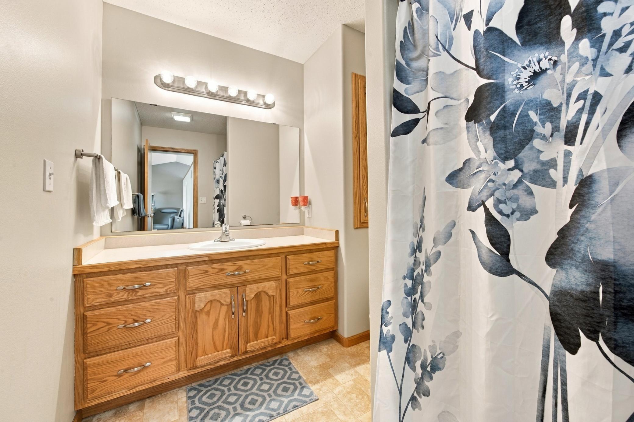 2002 single family home for sale at 675 Wyndemere Drive in West Fargo, ND — 4 bed, 3 bath (photo 22 of 47)