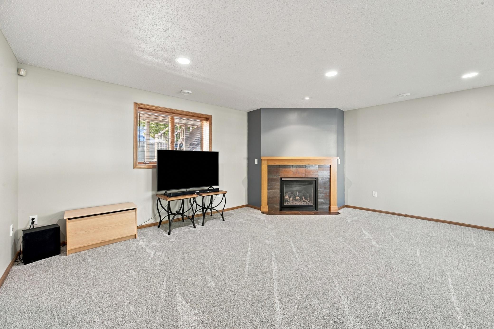 2002 single family home for sale at 675 Wyndemere Drive in West Fargo, ND — 4 bed, 3 bath (photo 23 of 47)