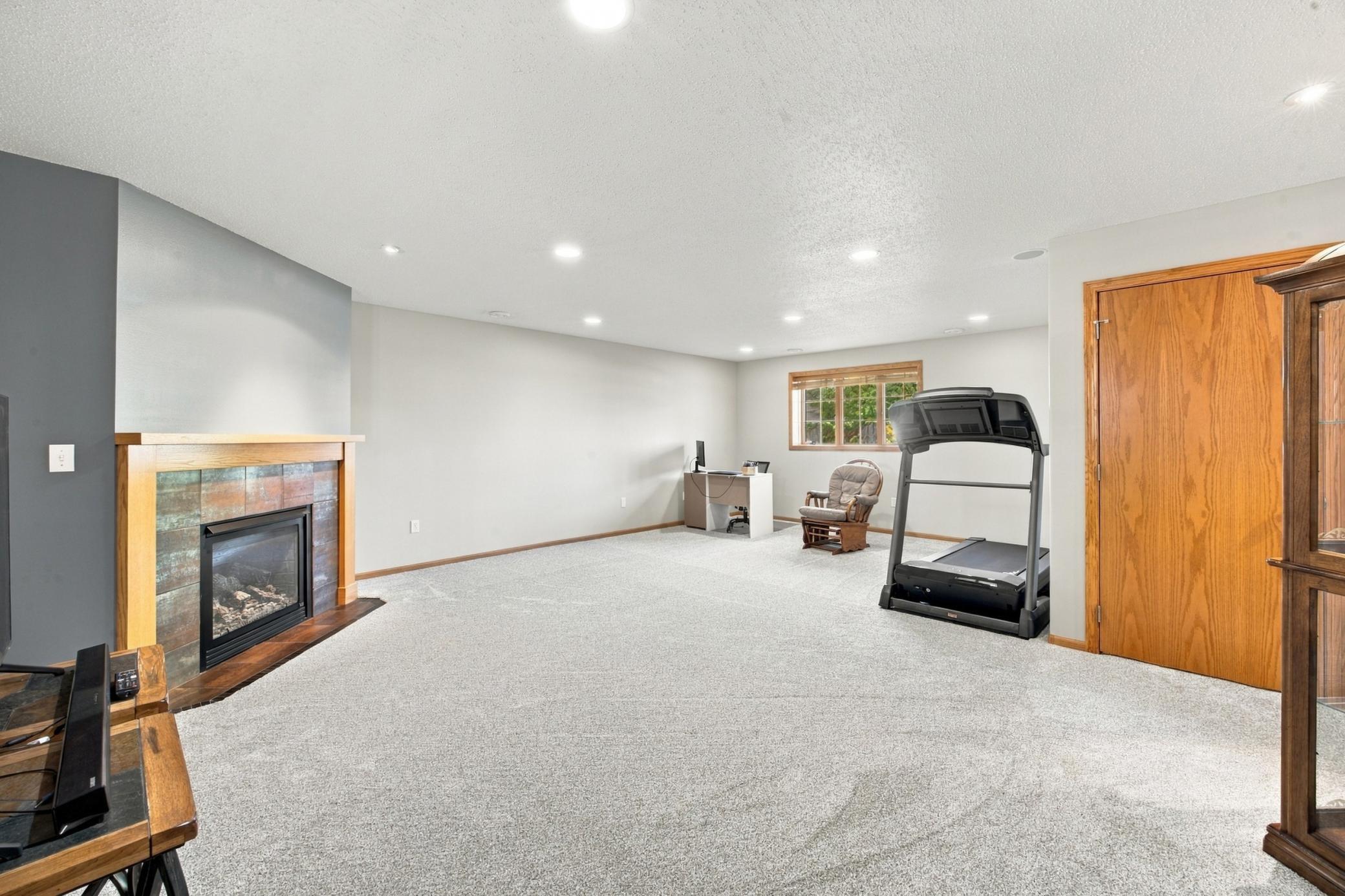 2002 single family home for sale at 675 Wyndemere Drive in West Fargo, ND — 4 bed, 3 bath (photo 25 of 47)