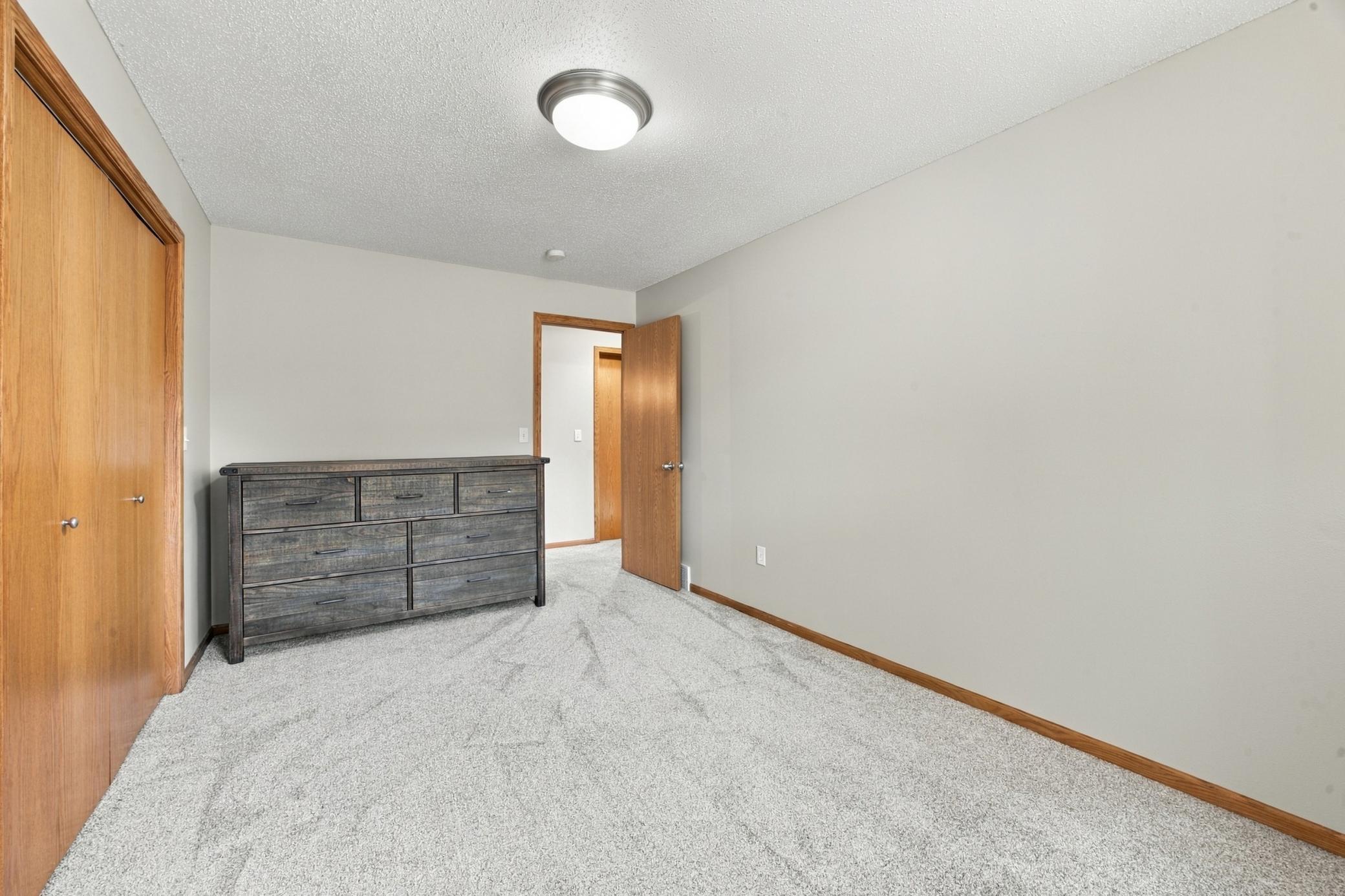 2002 single family home for sale at 675 Wyndemere Drive in West Fargo, ND — 4 bed, 3 bath (photo 28 of 47)