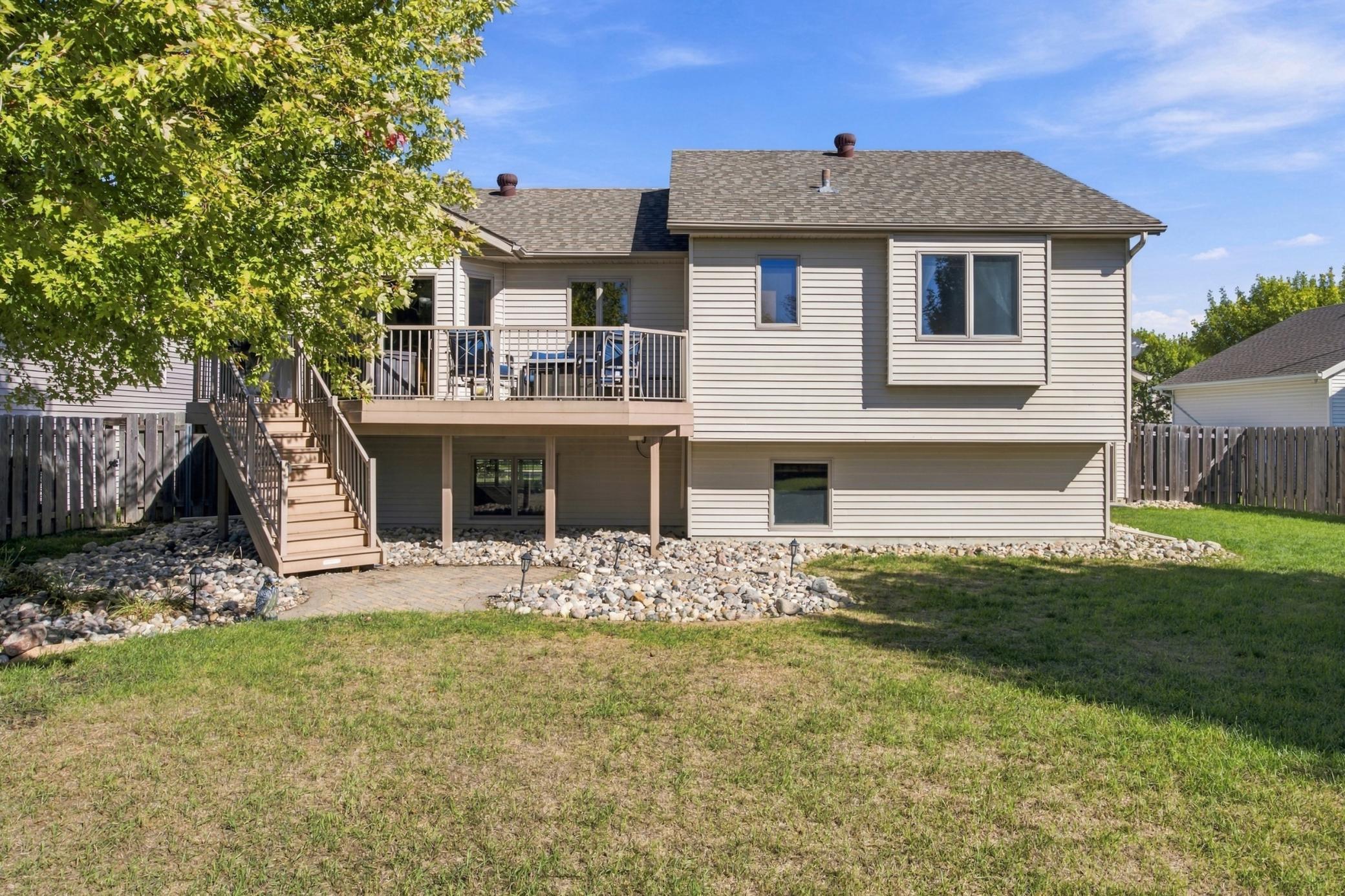 2002 single family home for sale at 675 Wyndemere Drive in West Fargo, ND — 4 bed, 3 bath (photo 37 of 47)