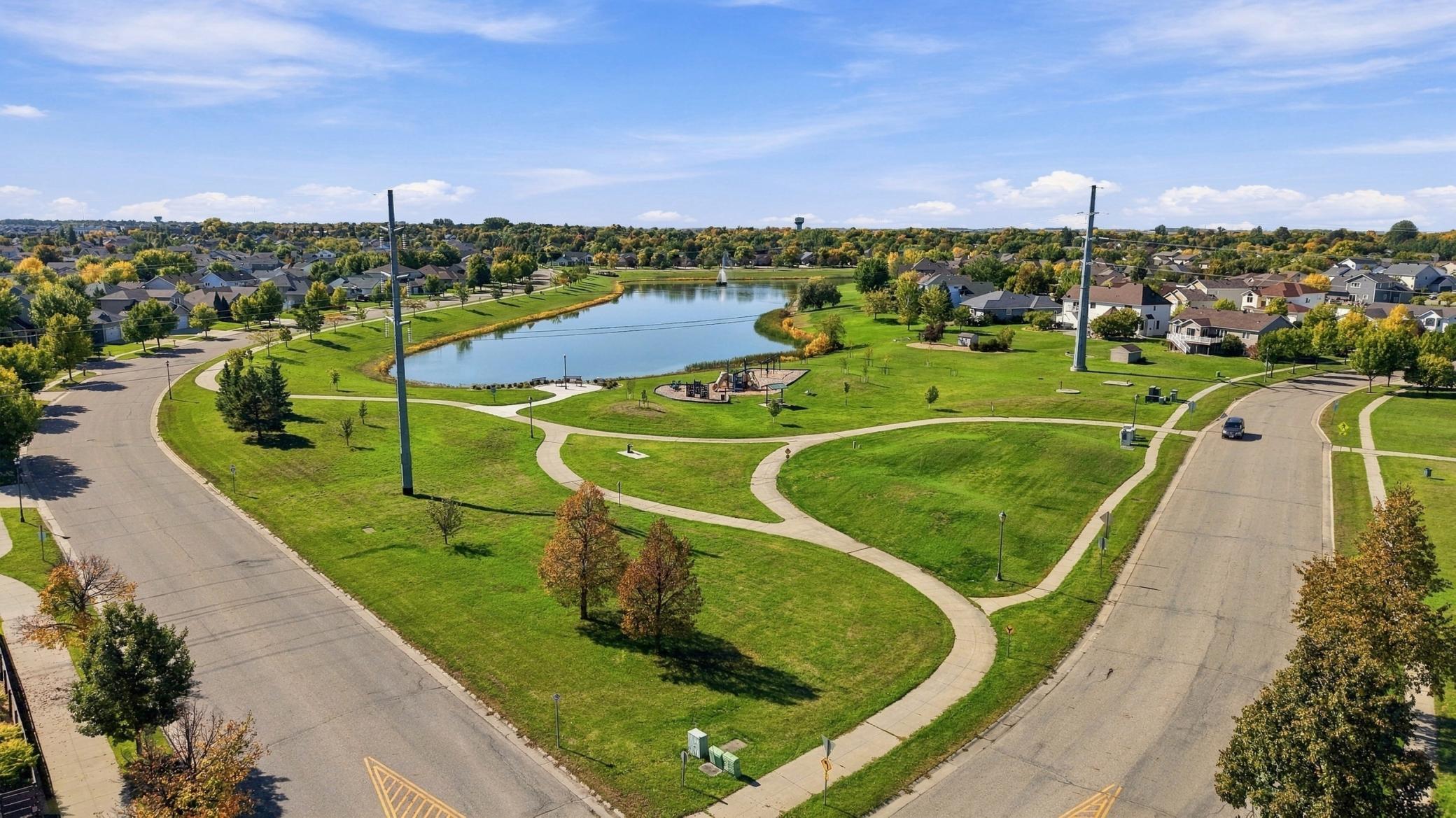 2002 single family home for sale at 675 Wyndemere Drive in West Fargo, ND — 4 bed, 3 bath (photo 42 of 47)