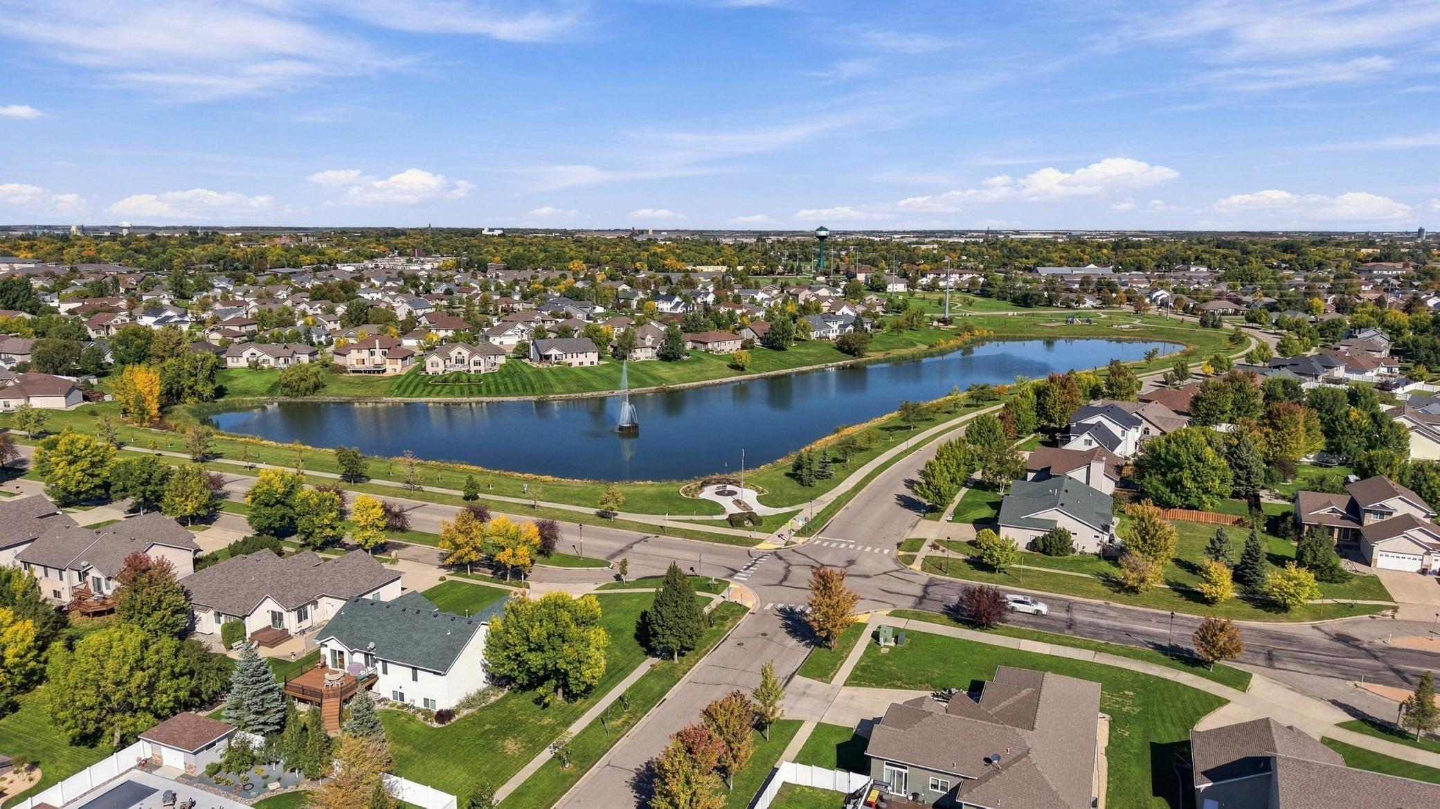 2002 single family home for sale at 675 Wyndemere Drive in West Fargo, ND — 4 bed, 3 bath (photo 44 of 47)
