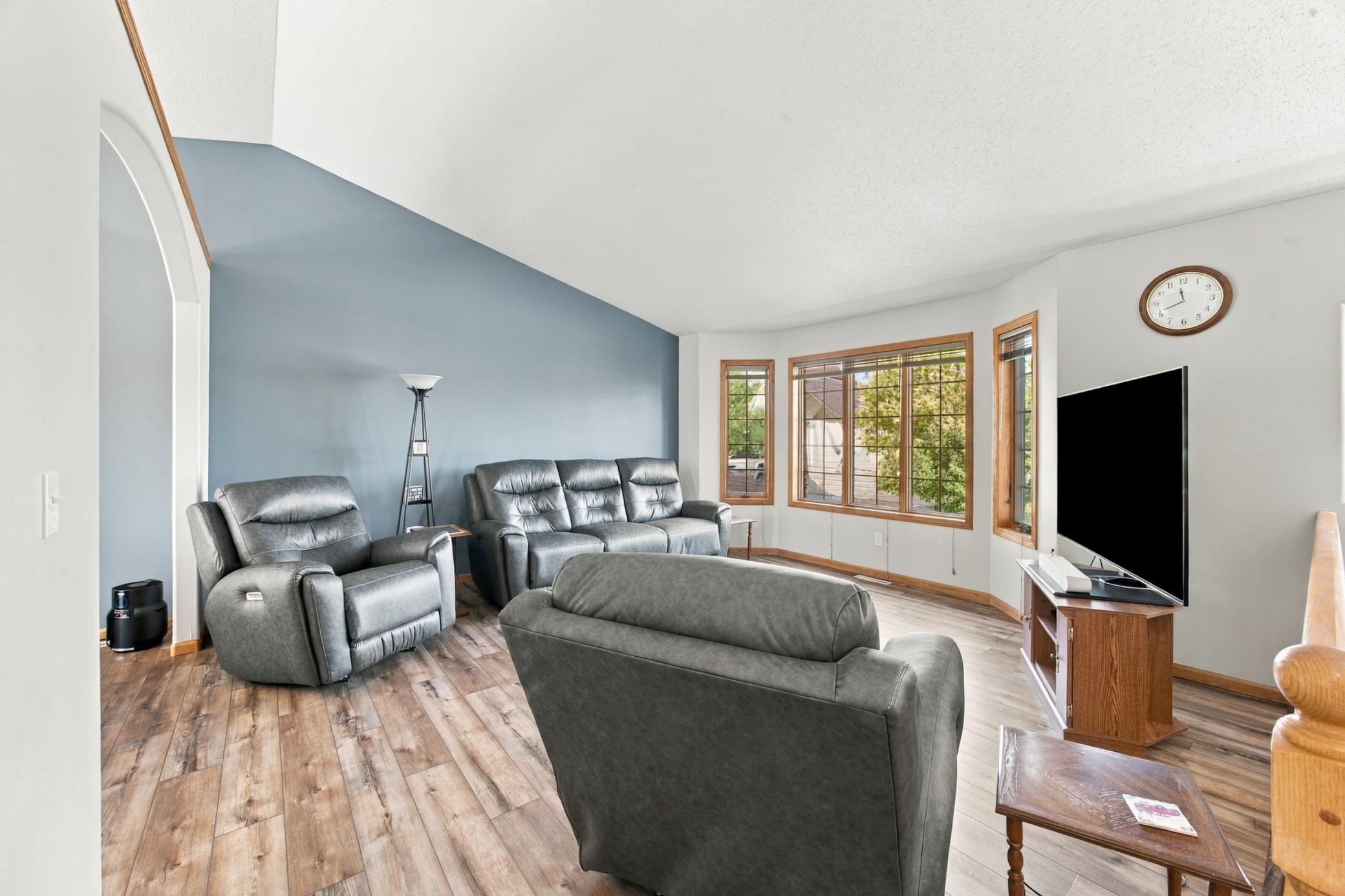 2002 single family home for sale at 675 Wyndemere Drive in West Fargo, ND — 4 bed, 3 bath (photo 6 of 47)