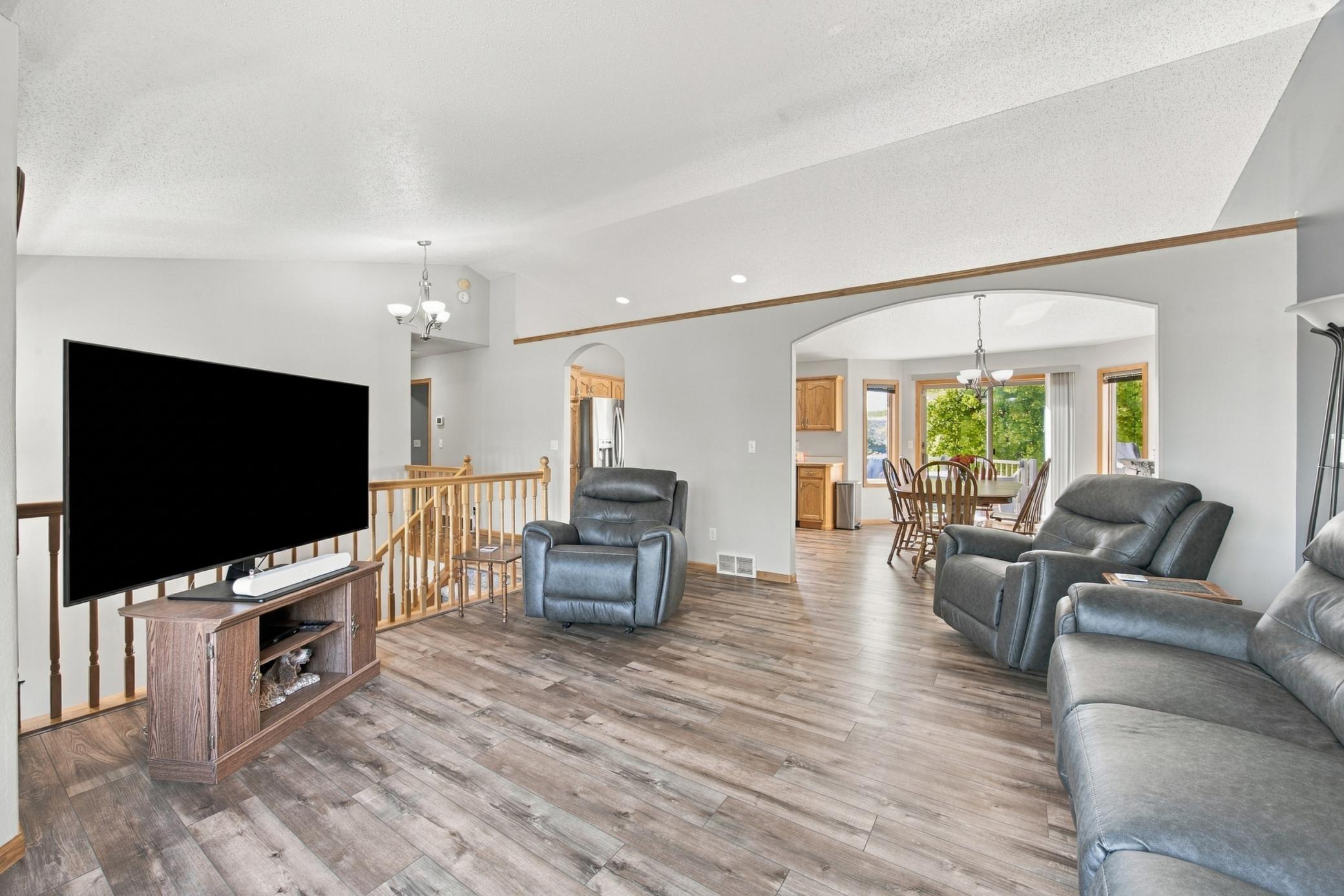 2002 single family home for sale at 675 Wyndemere Drive in West Fargo, ND — 4 bed, 3 bath (photo 7 of 47)