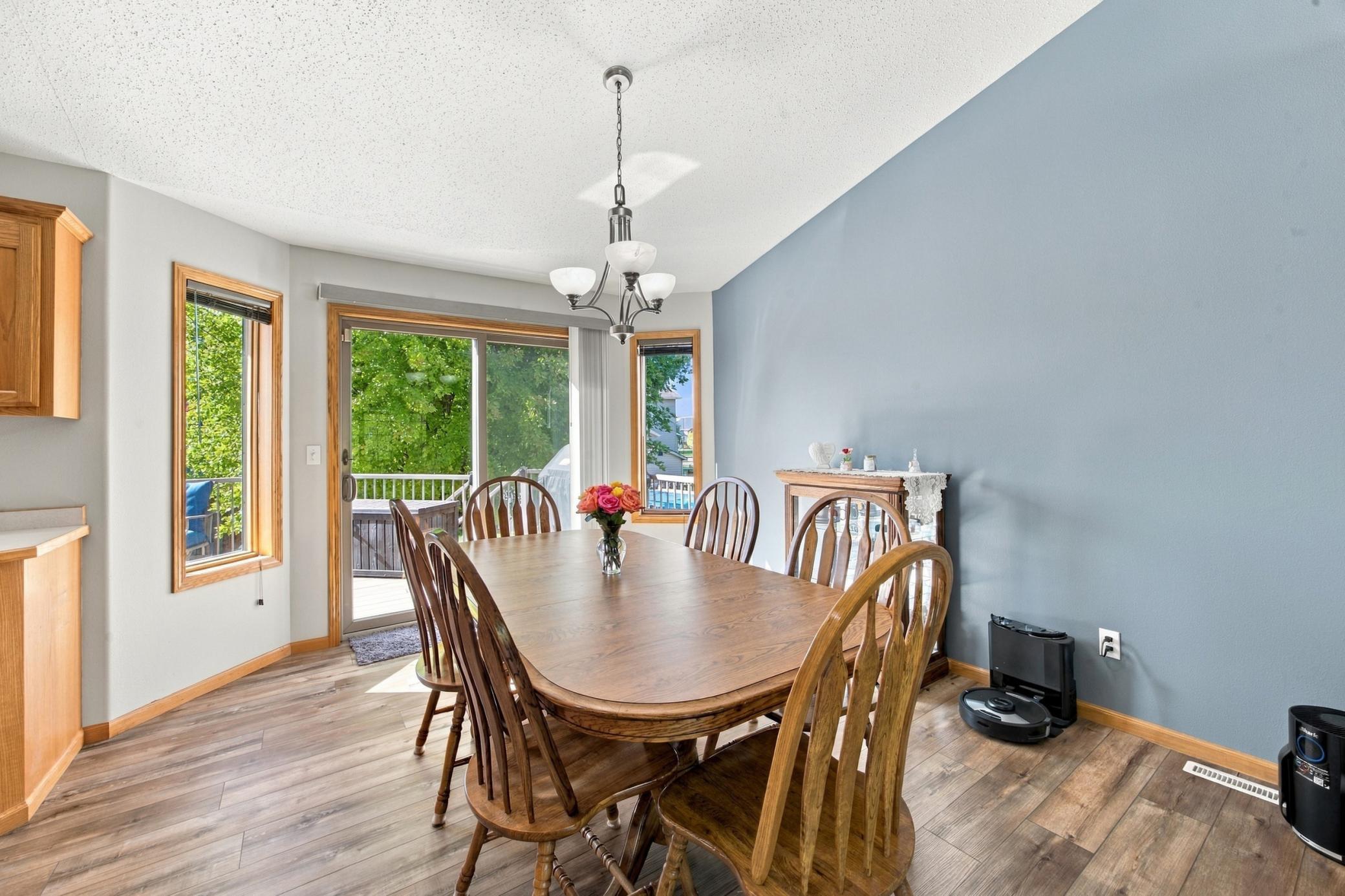 2002 single family home for sale at 675 Wyndemere Drive in West Fargo, ND — 4 bed, 3 bath (photo 8 of 47)