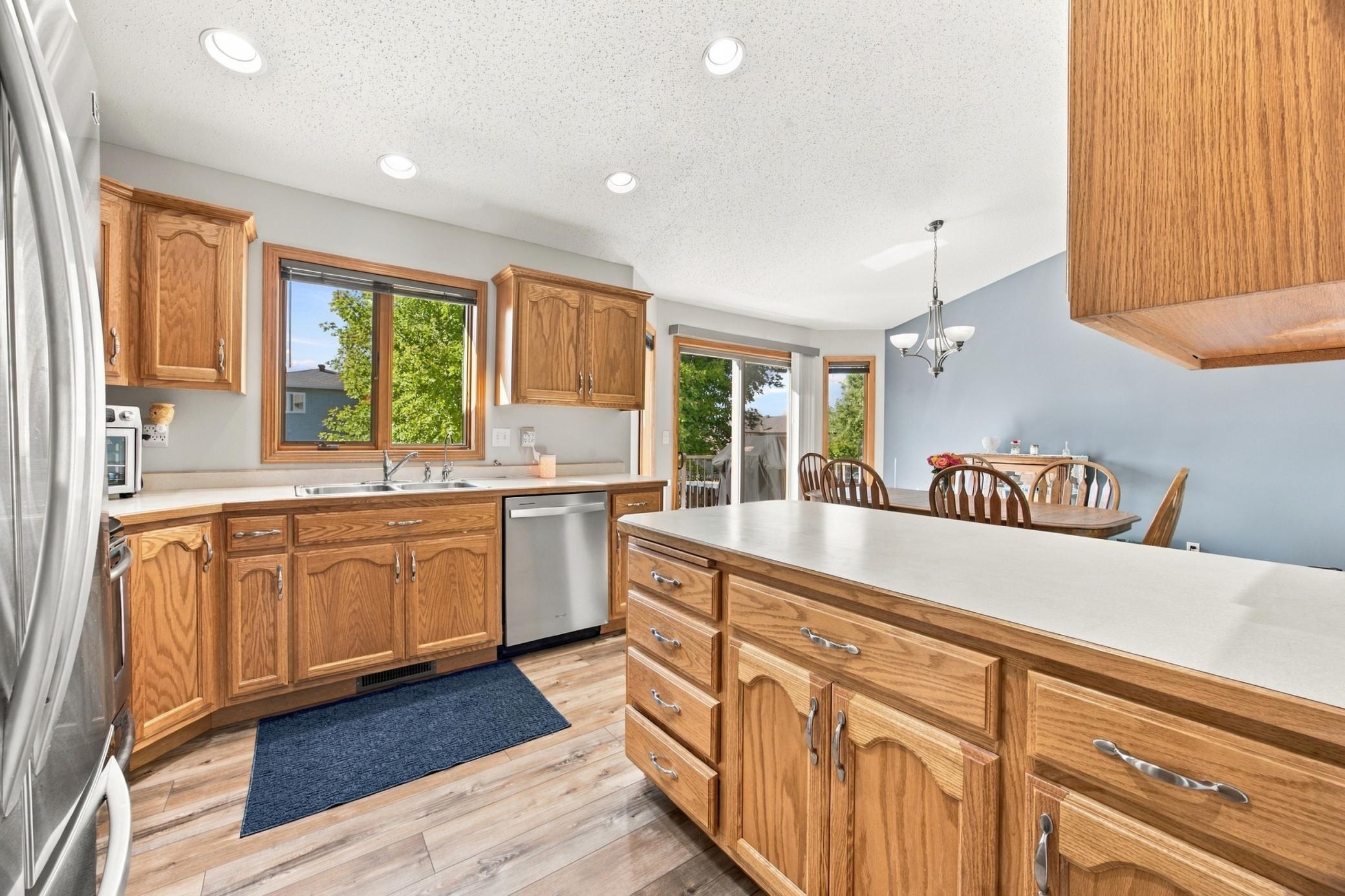 2002 single family home for sale at 675 Wyndemere Drive in West Fargo, ND — 4 bed, 3 bath (photo 9 of 47)