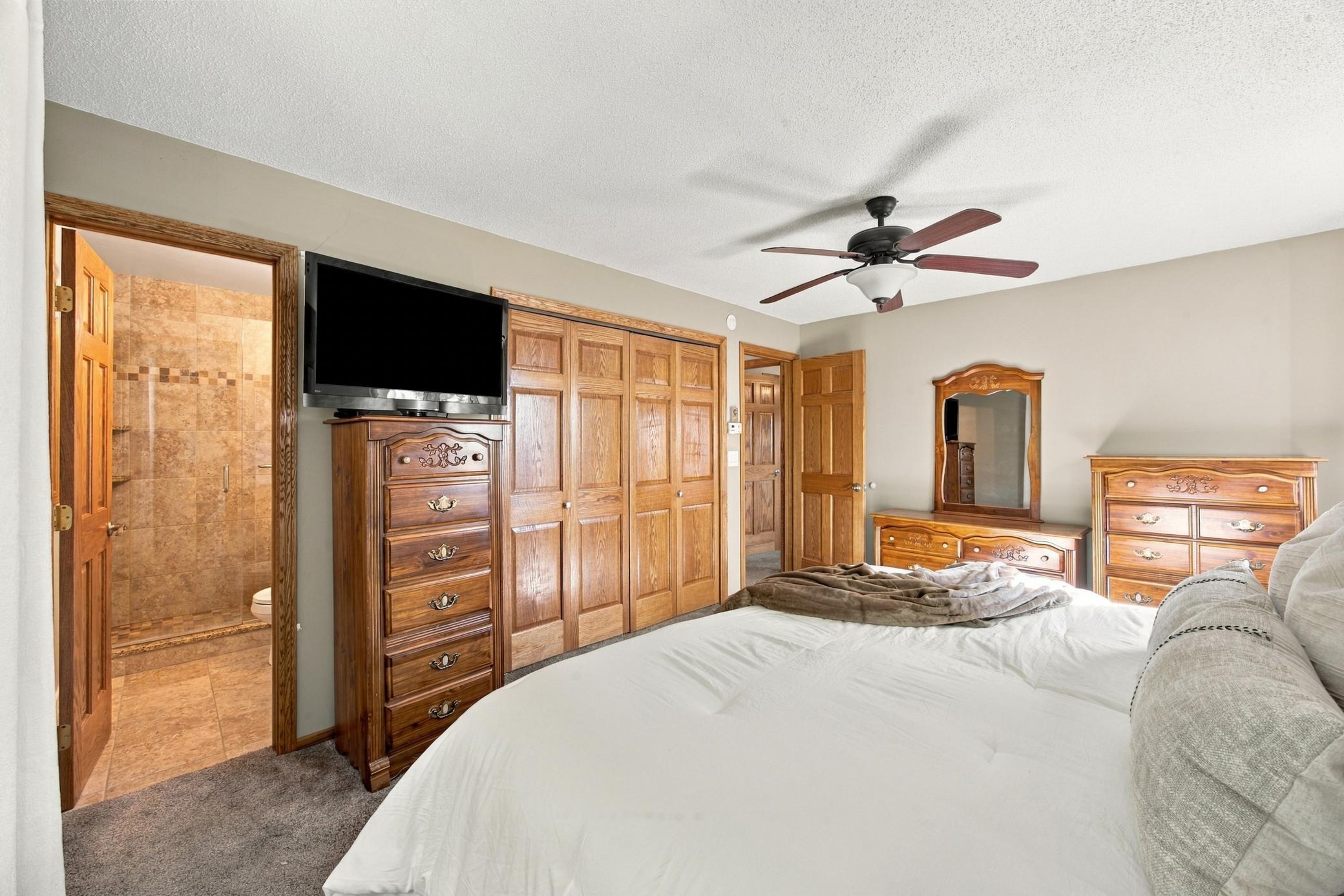 1972 single family home for sale at 3478 45th Street N in Reiles Acres, ND — 4 bed, 5 bath (photo 18 of 56)