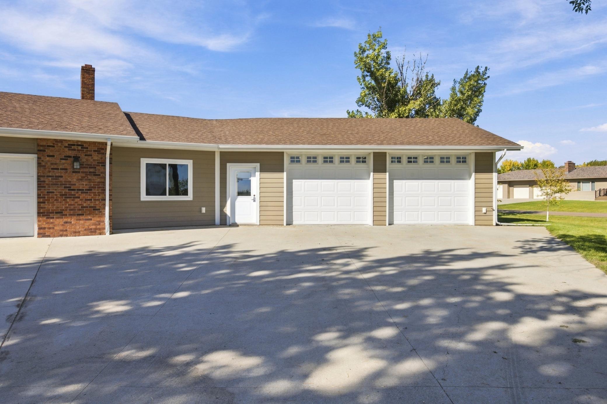 1972 single family home for sale at 3478 45th Street N in Reiles Acres, ND — 4 bed, 5 bath (photo 33 of 56)