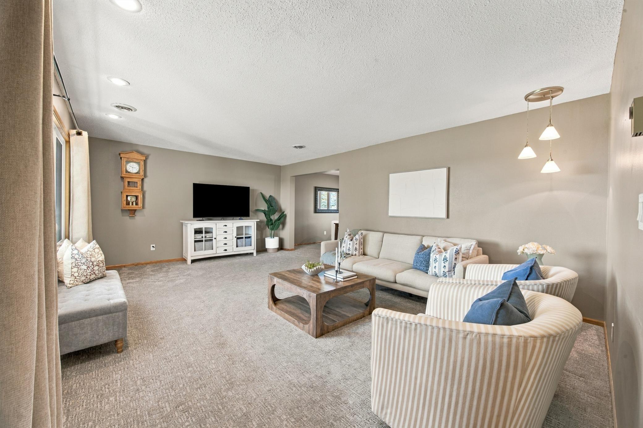 1972 single family home for sale at 3478 45th Street N in Reiles Acres, ND — 4 bed, 5 bath (photo 5 of 56)