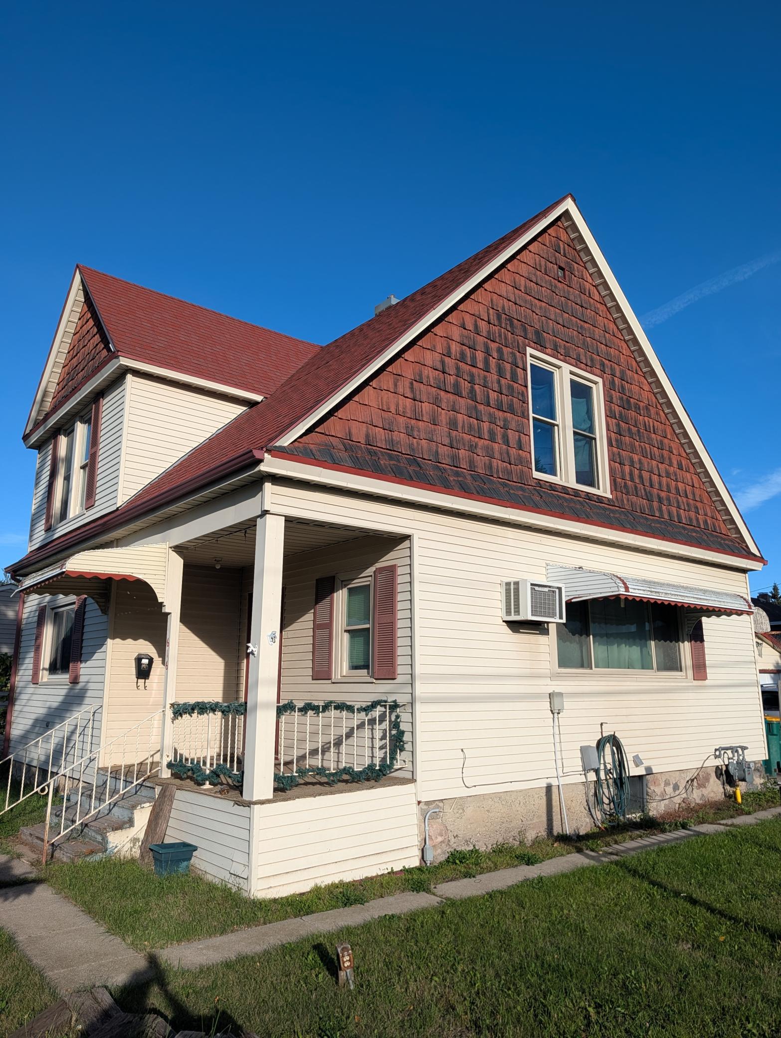 1910 single family home for sale at 616 3rd Avenue N in Wahpeton, ND — 3 bed, 2 bath (photo 3 of 7)
