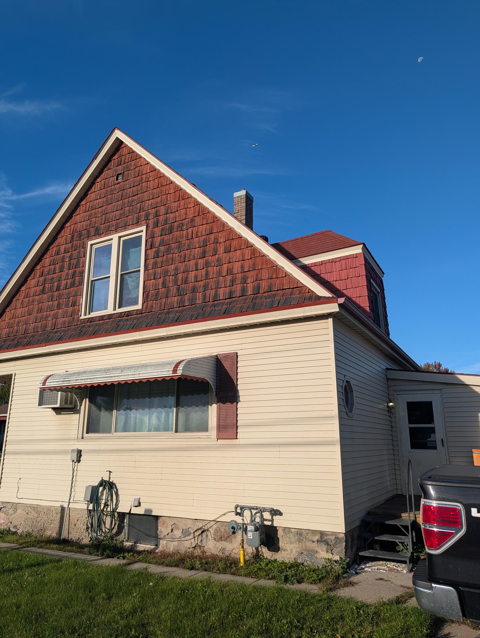 1910 single family home for sale at 616 3rd Avenue N in Wahpeton, ND — 3 bed, 2 bath (photo 4 of 7)
