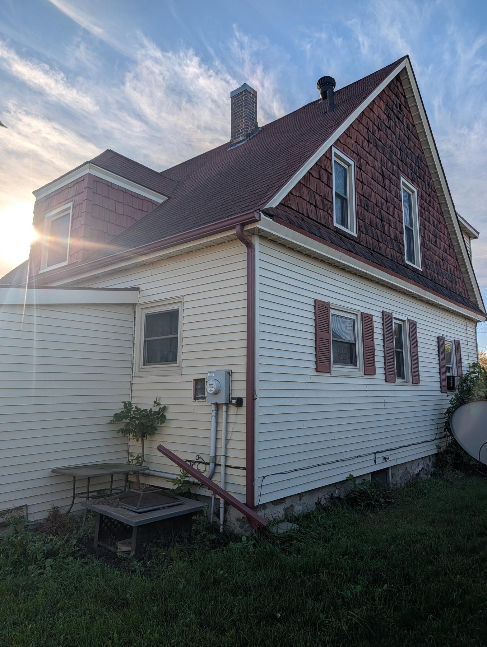 1910 single family home for sale at 616 3rd Avenue N in Wahpeton, ND — 3 bed, 2 bath (photo 6 of 7)