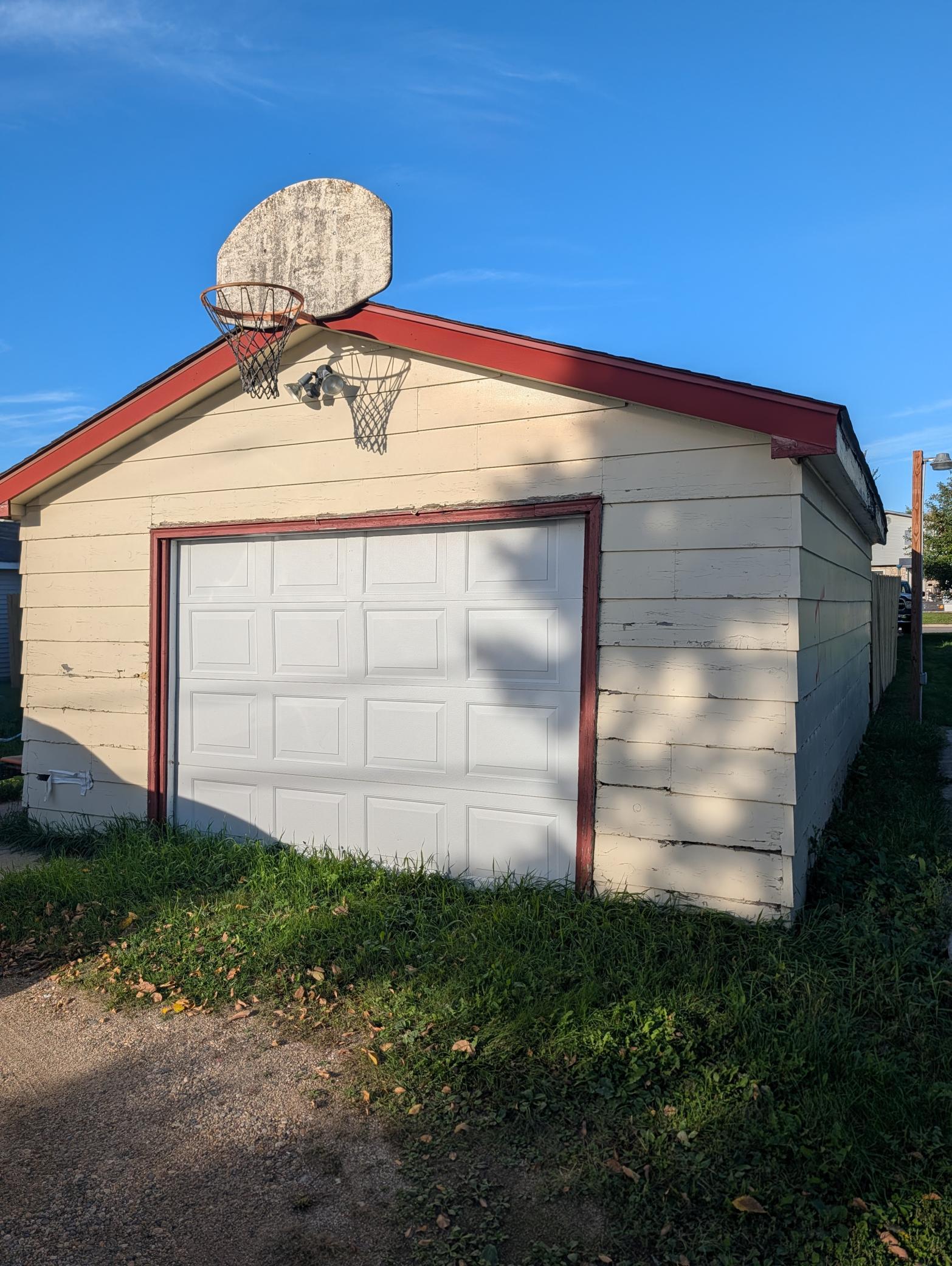 1910 single family home for sale at 616 3rd Avenue N in Wahpeton, ND — 3 bed, 2 bath (photo 7 of 7)