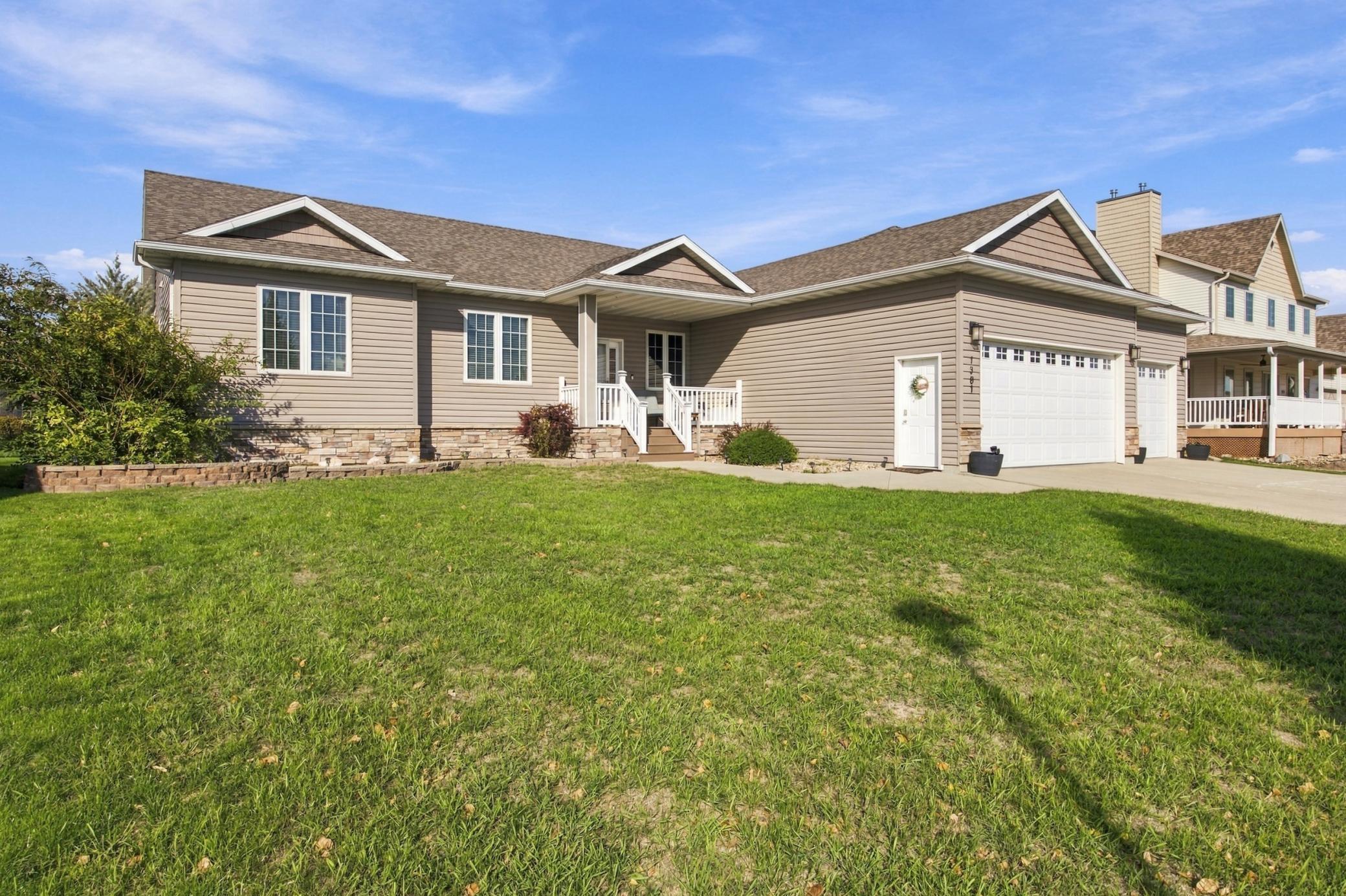 2012 single family home for sale at 1381 Morningside Drive in Casselton, ND — 5 bed, 4 bath (photo 2 of 56)