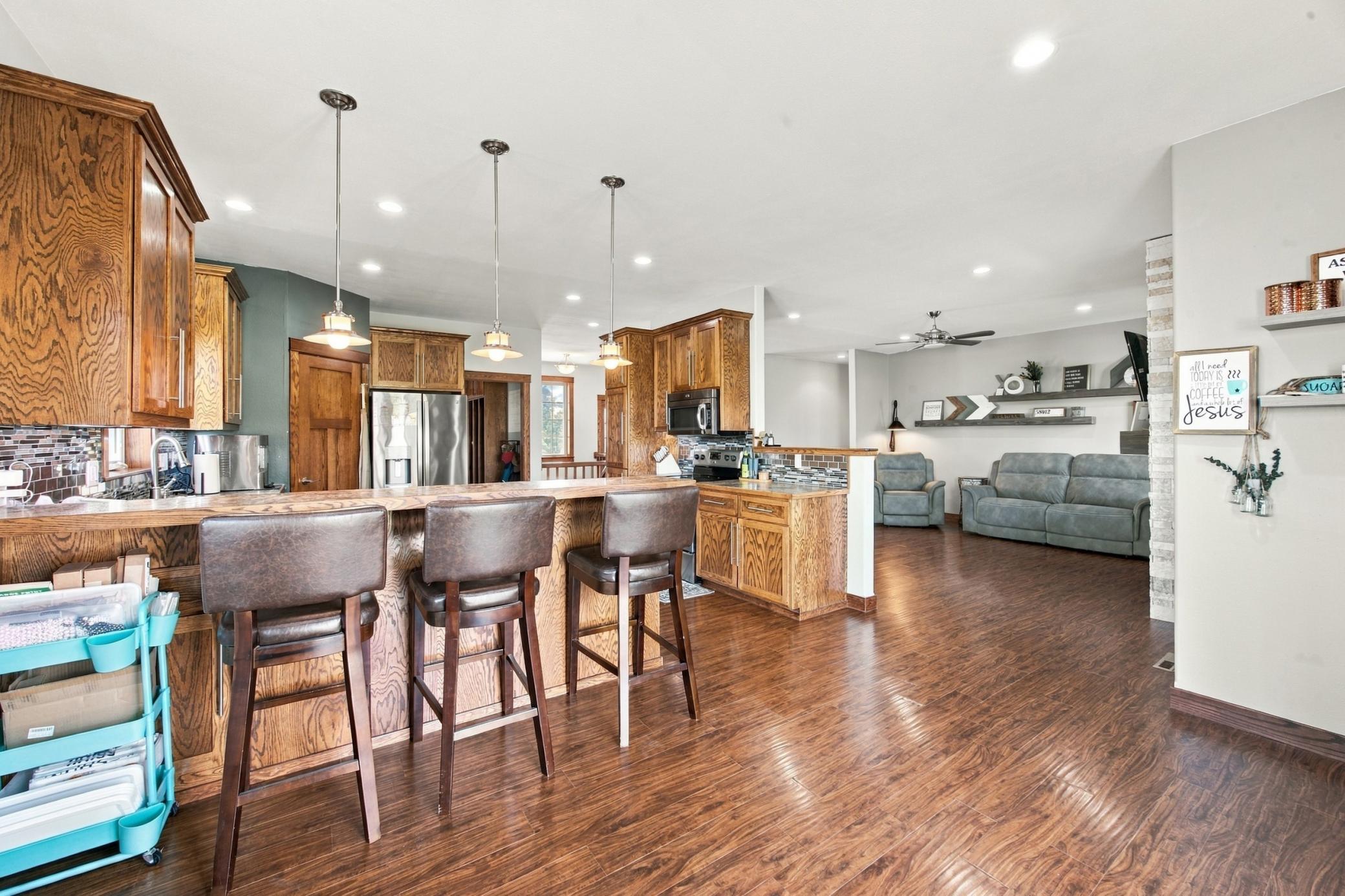 2012 single family home for sale at 1381 Morningside Drive in Casselton, ND — 5 bed, 4 bath (photo 12 of 56)
