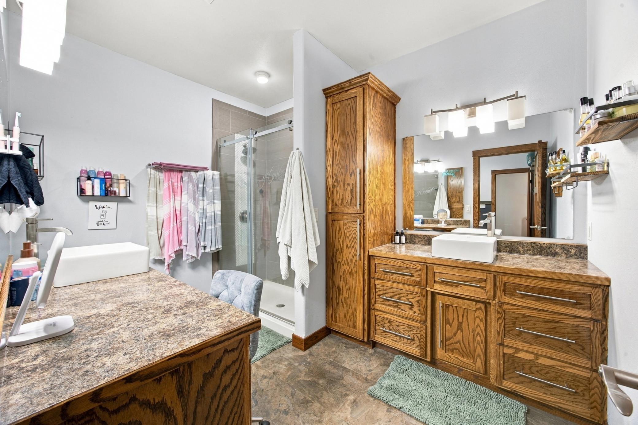 2012 single family home for sale at 1381 Morningside Drive in Casselton, ND — 5 bed, 4 bath (photo 15 of 56)