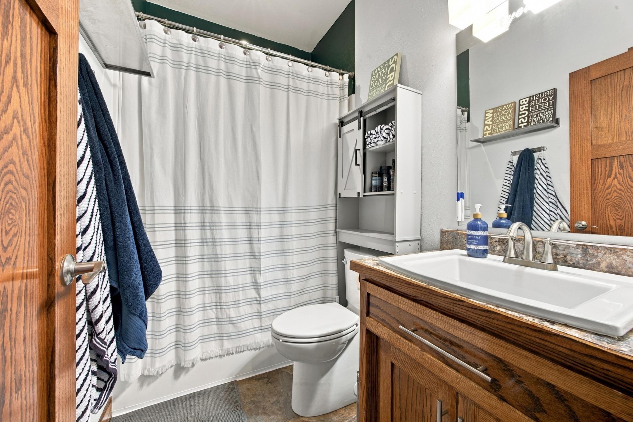 2012 single family home for sale at 1381 Morningside Drive in Casselton, ND — 5 bed, 4 bath (photo 22 of 56)