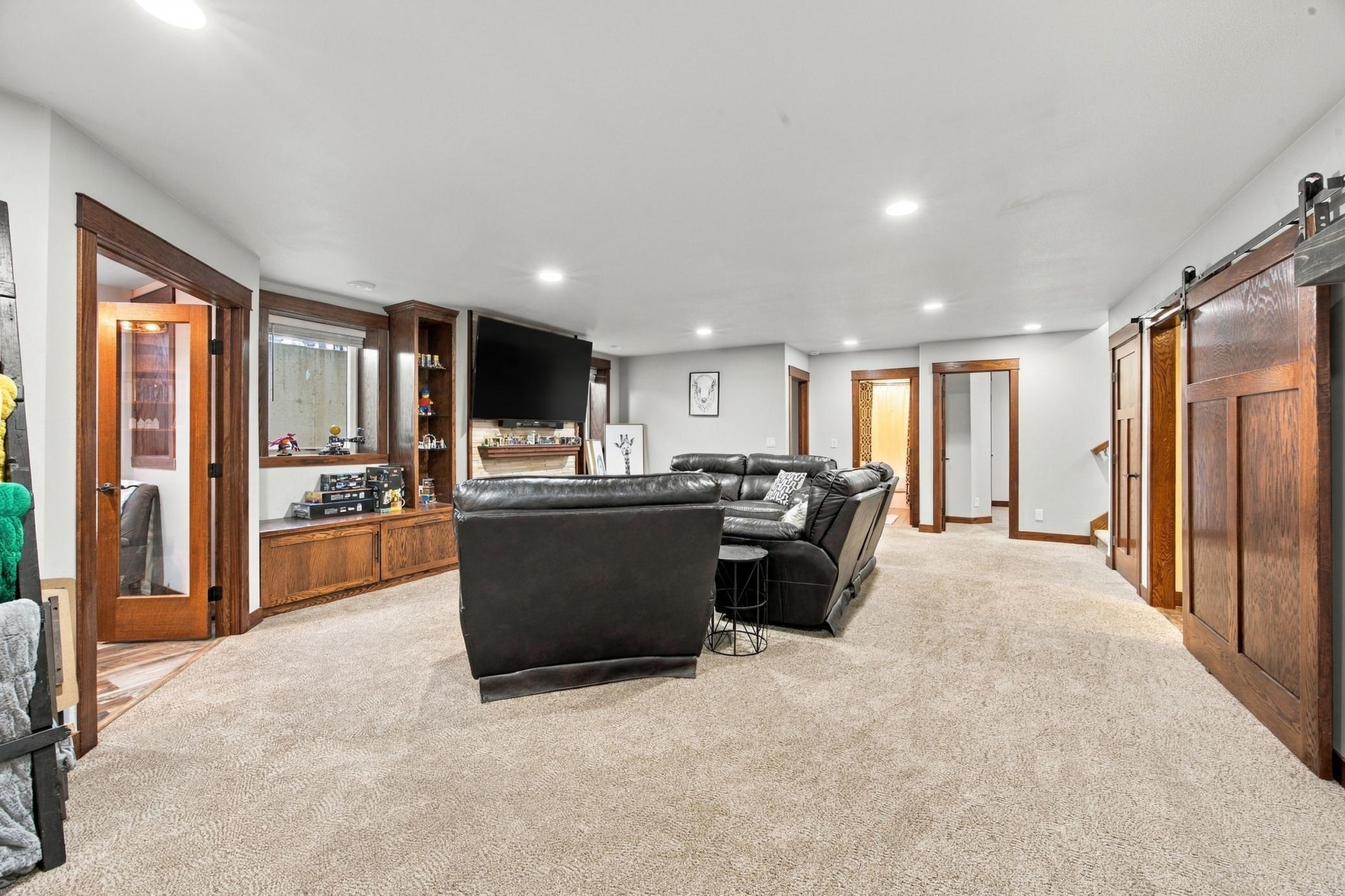 2012 single family home for sale at 1381 Morningside Drive in Casselton, ND — 5 bed, 4 bath (photo 24 of 56)