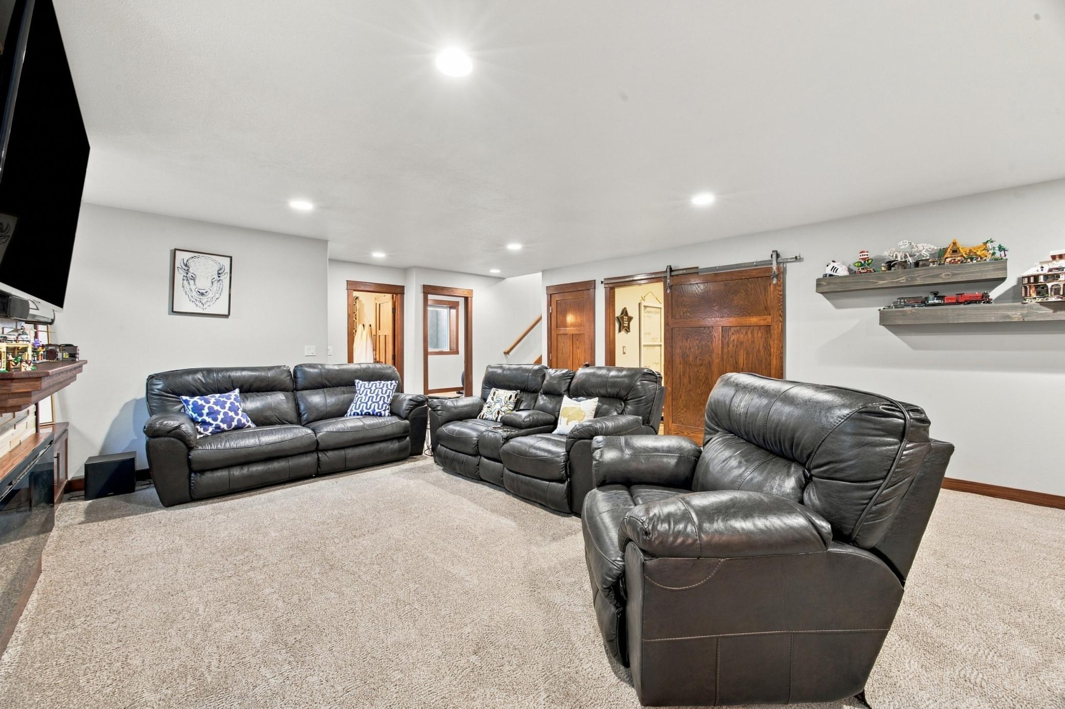 2012 single family home for sale at 1381 Morningside Drive in Casselton, ND — 5 bed, 4 bath (photo 25 of 56)
