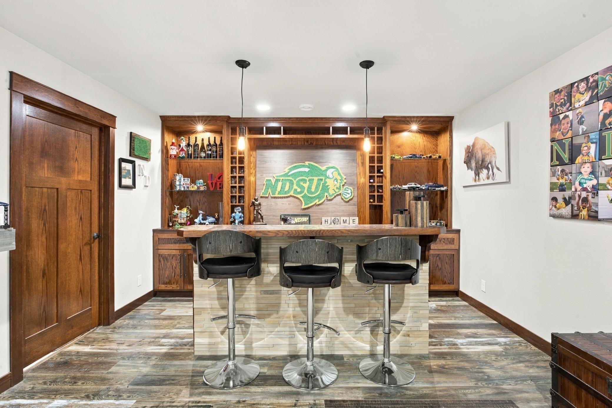 2012 single family home for sale at 1381 Morningside Drive in Casselton, ND — 5 bed, 4 bath (photo 26 of 56)